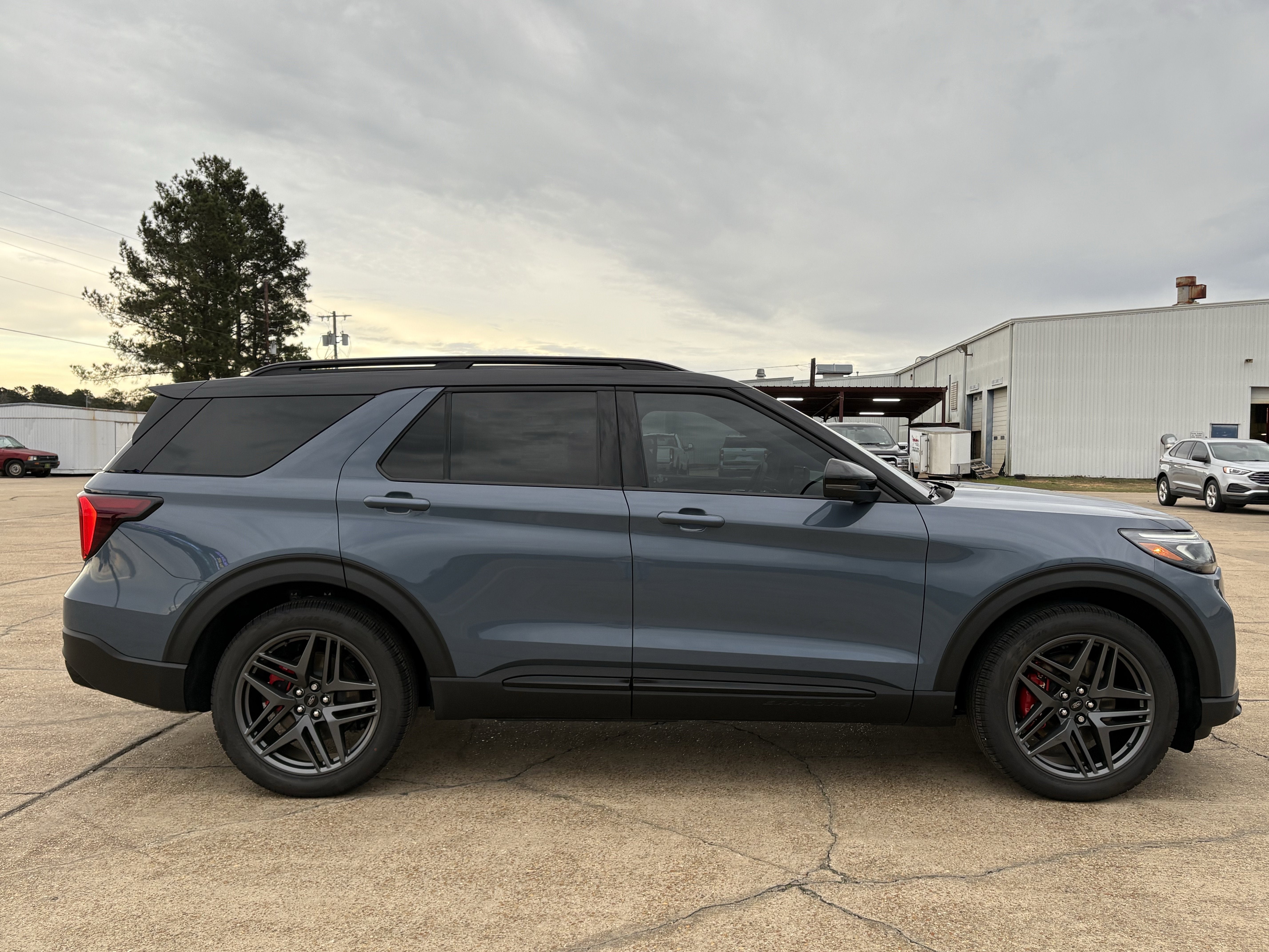 2025 Ford Explorer ST