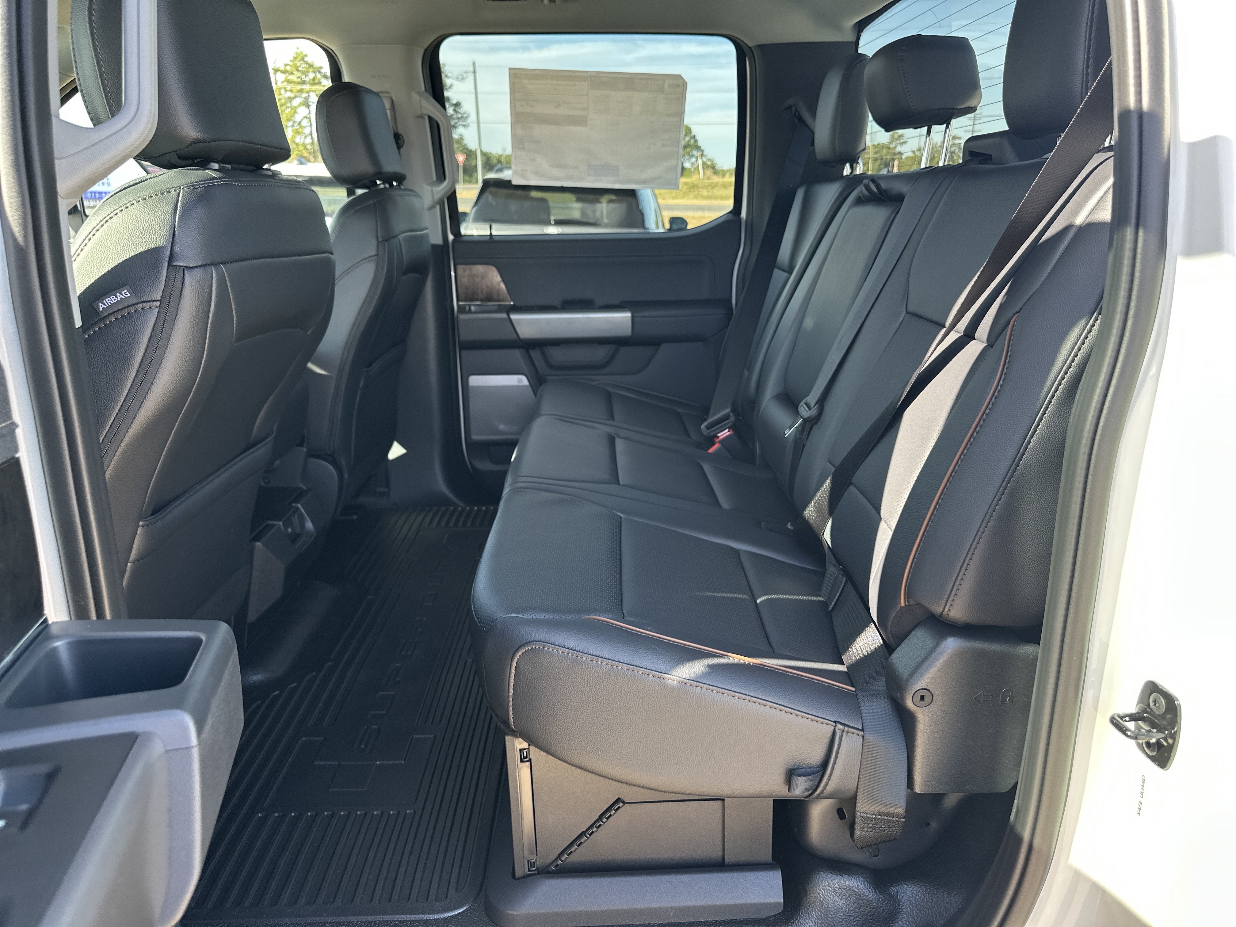2027 Ford Super Duty F-250 SRW F-250® Lariat®
