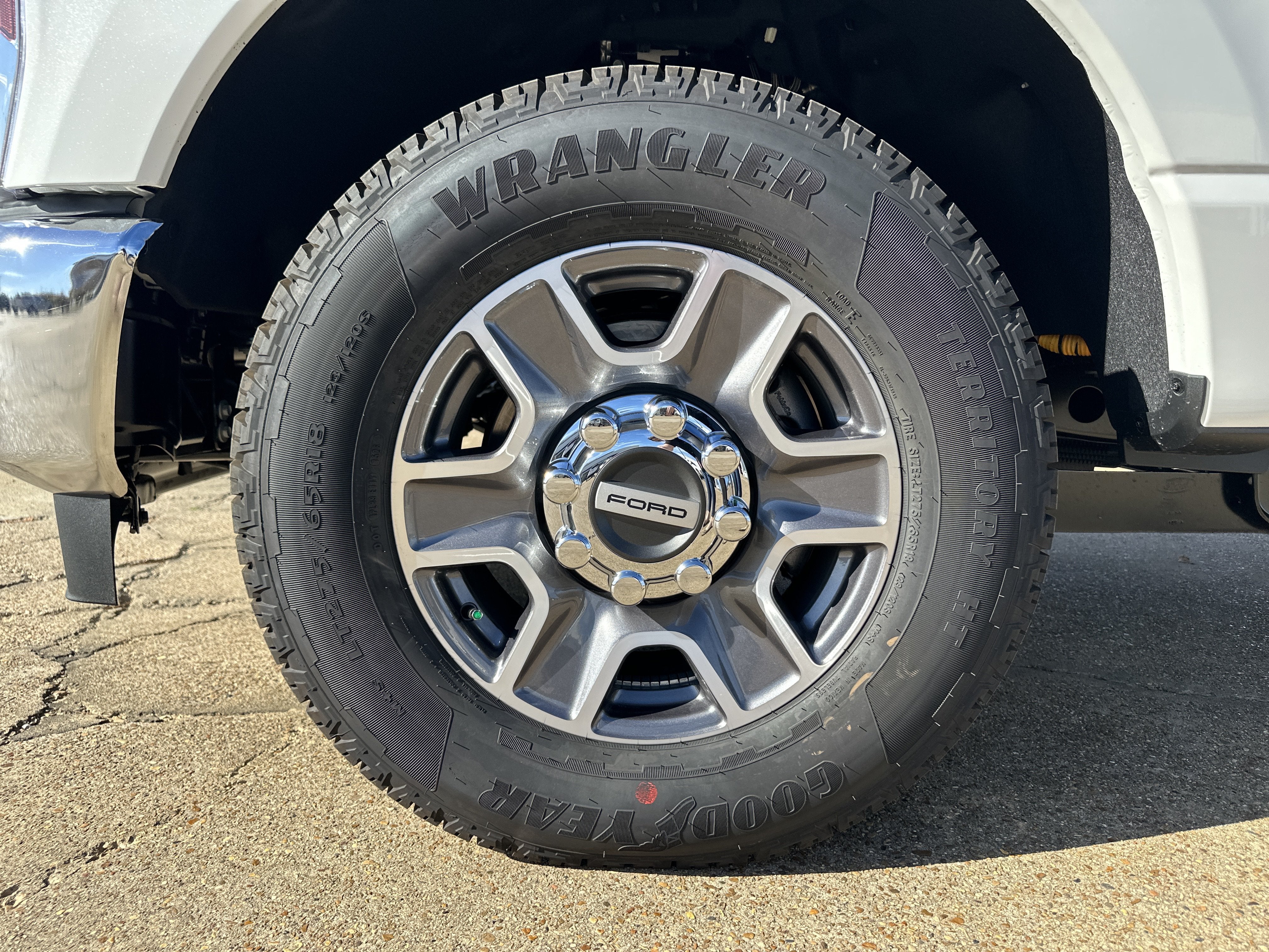 2027 Ford Super Duty F-250 SRW F-250® Lariat®
