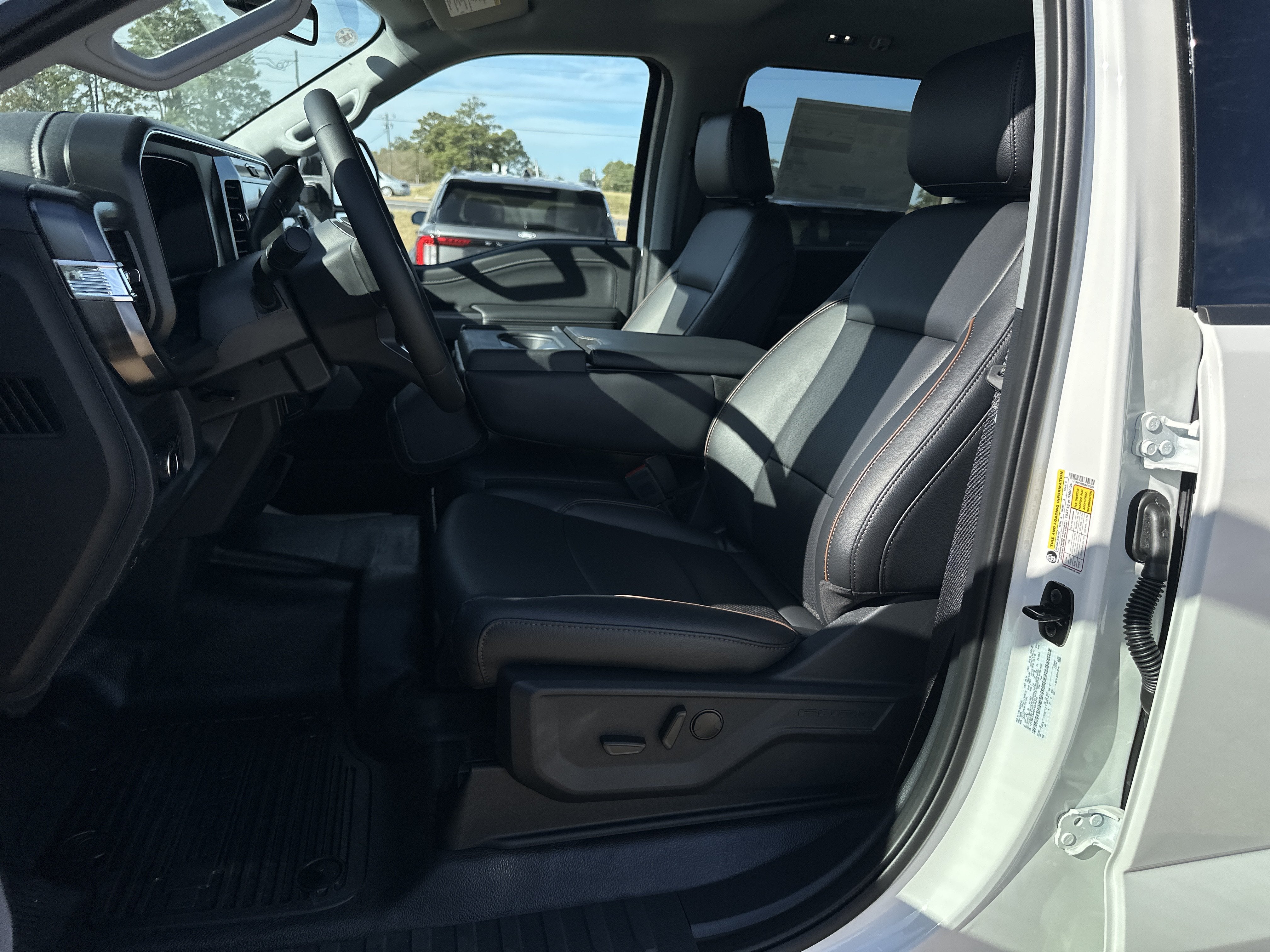 2027 Ford Super Duty F-250 SRW F-250® Lariat®