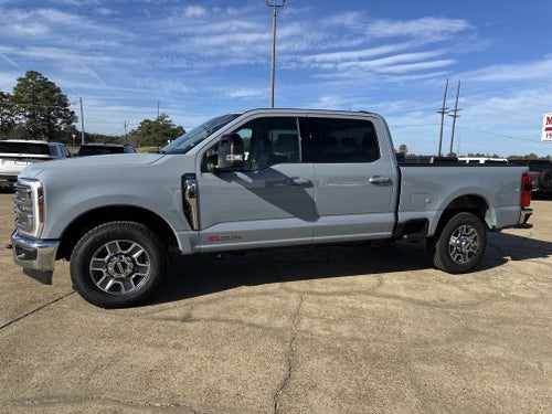 2027 Ford Super Duty F-350 SRW F-350® Lariat®