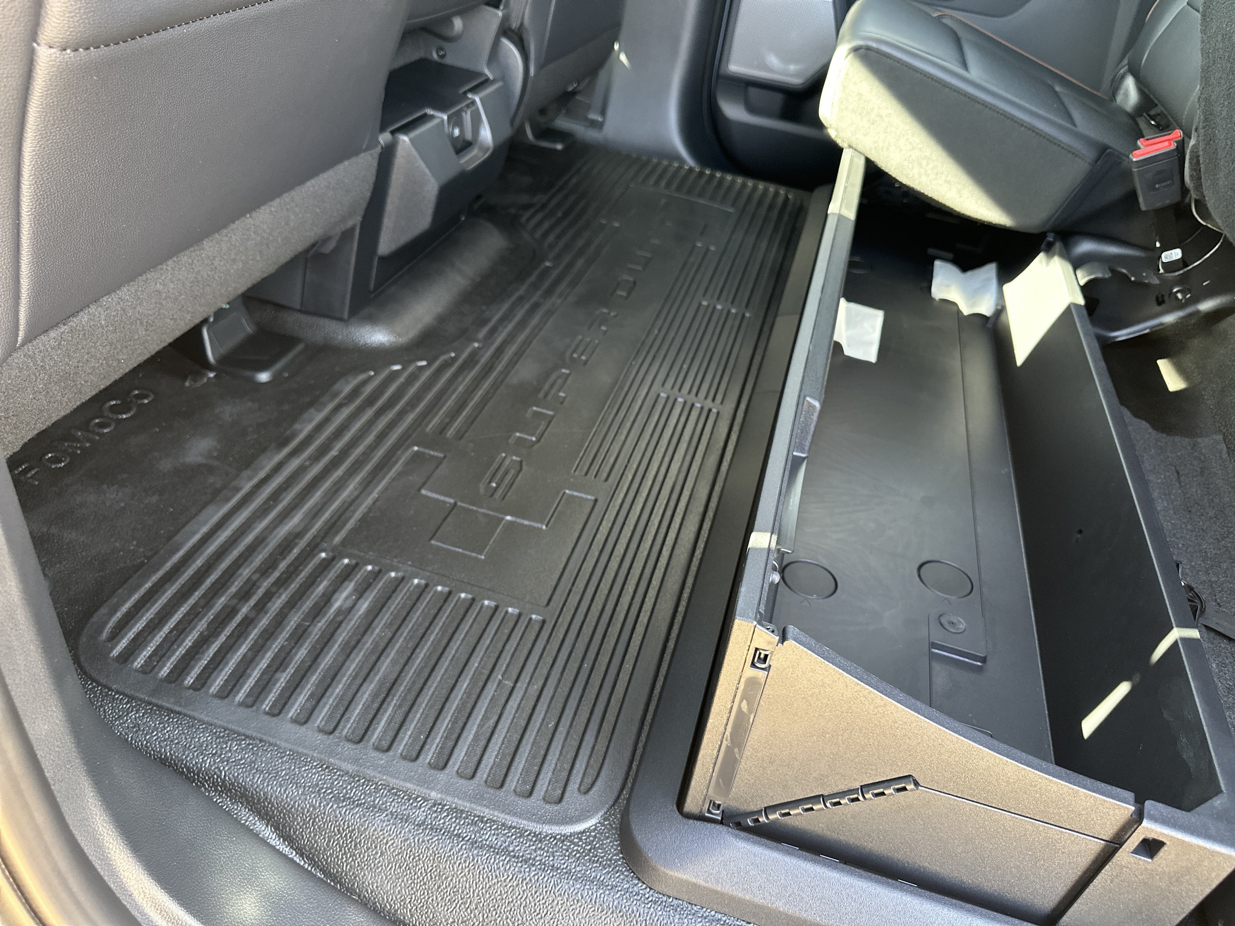 2027 Ford Super Duty F-350 SRW F-350® Lariat®