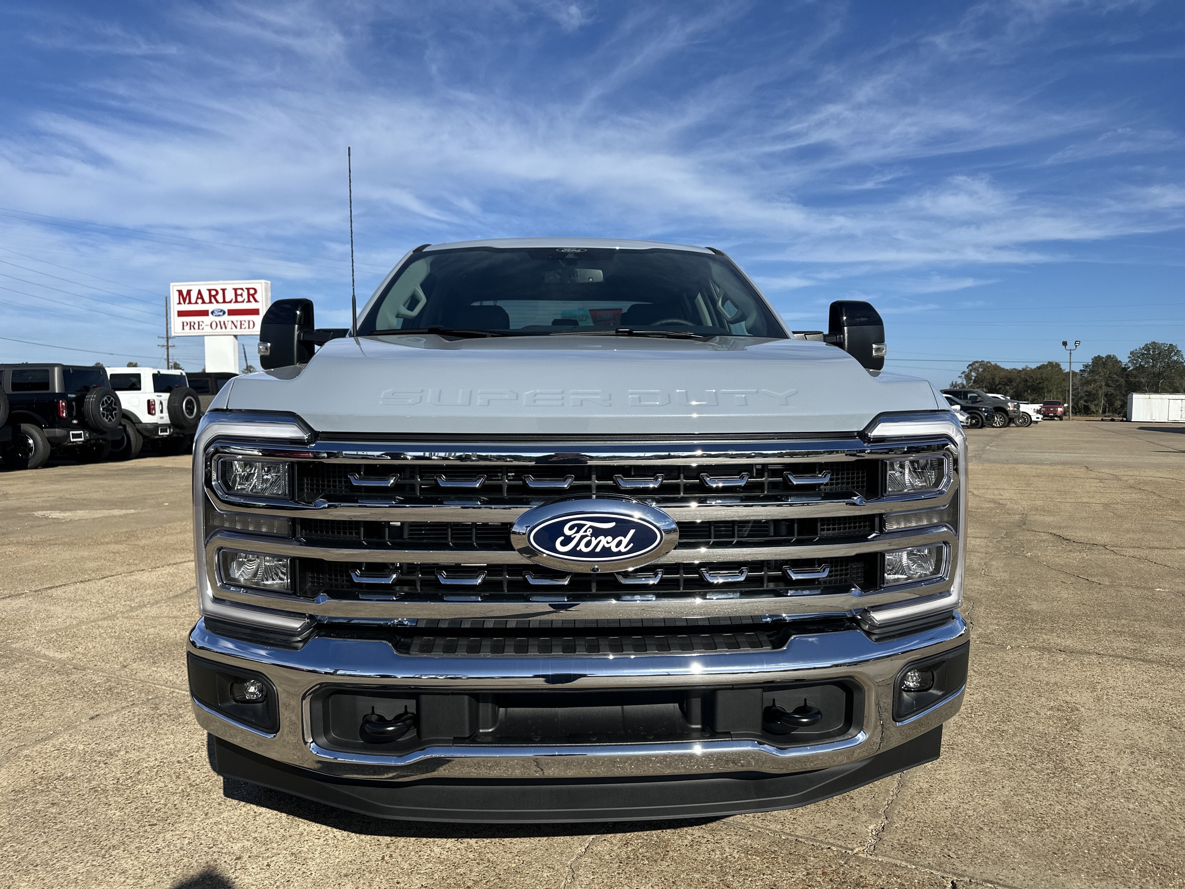 2027 Ford Super Duty F-350 SRW F-350® Lariat®