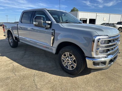 2027 Ford Super Duty F-350 SRW F-350® Lariat®