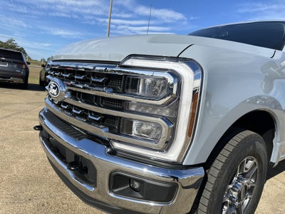 2027 Ford Super Duty F-350 SRW F-350® Lariat®