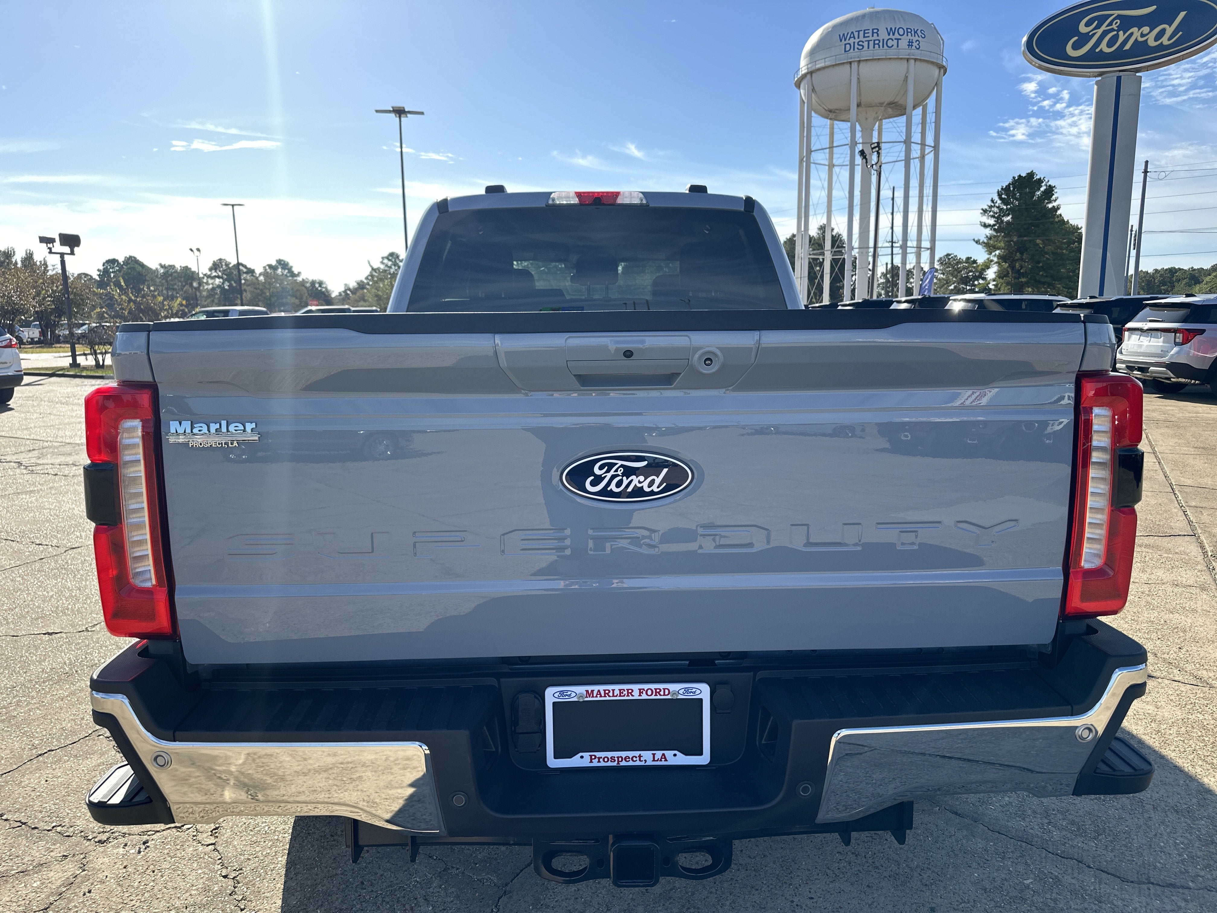 2027 Ford Super Duty F-350 SRW F-350® Lariat®