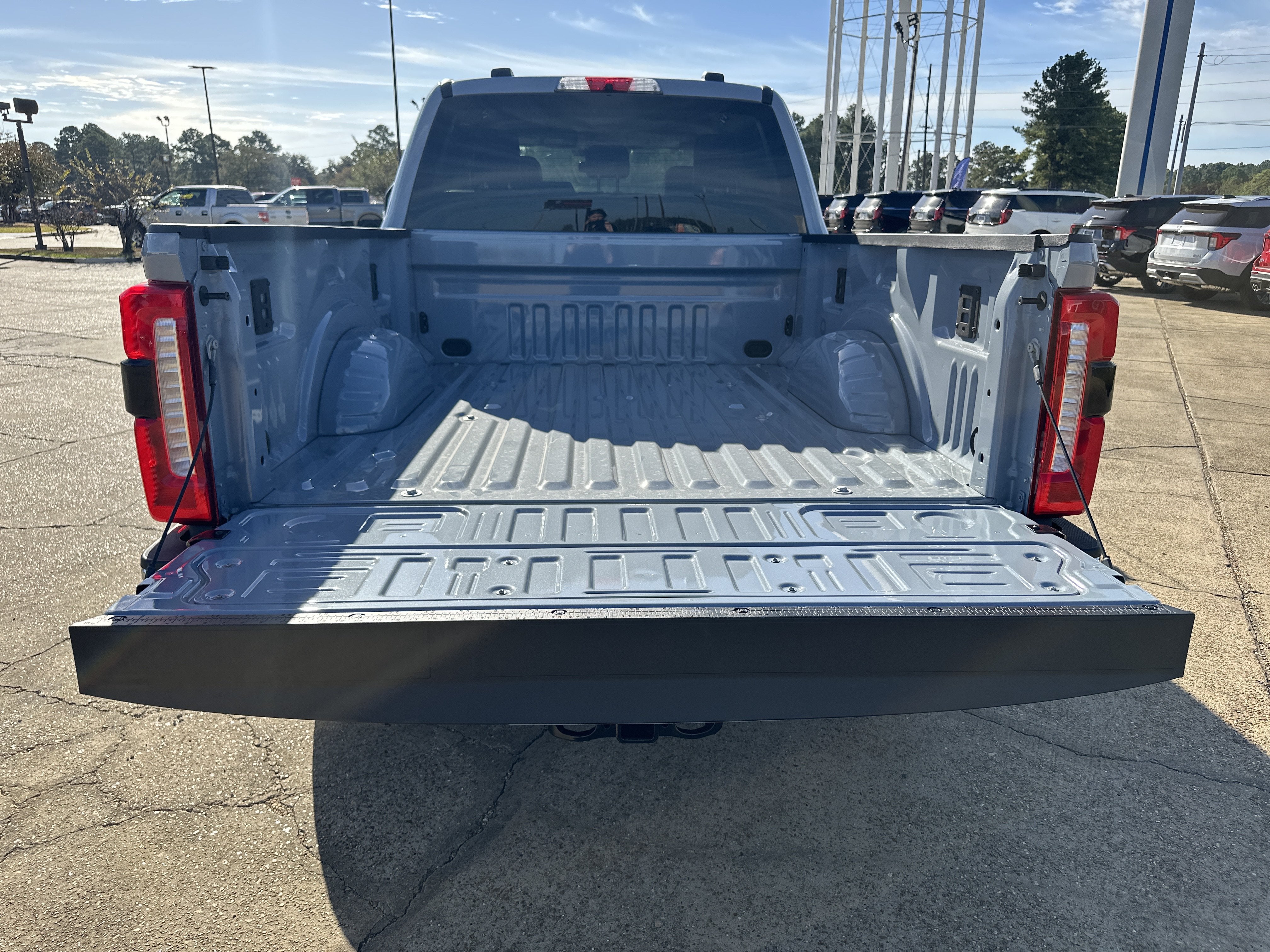 2027 Ford Super Duty F-350 SRW F-350® Lariat®
