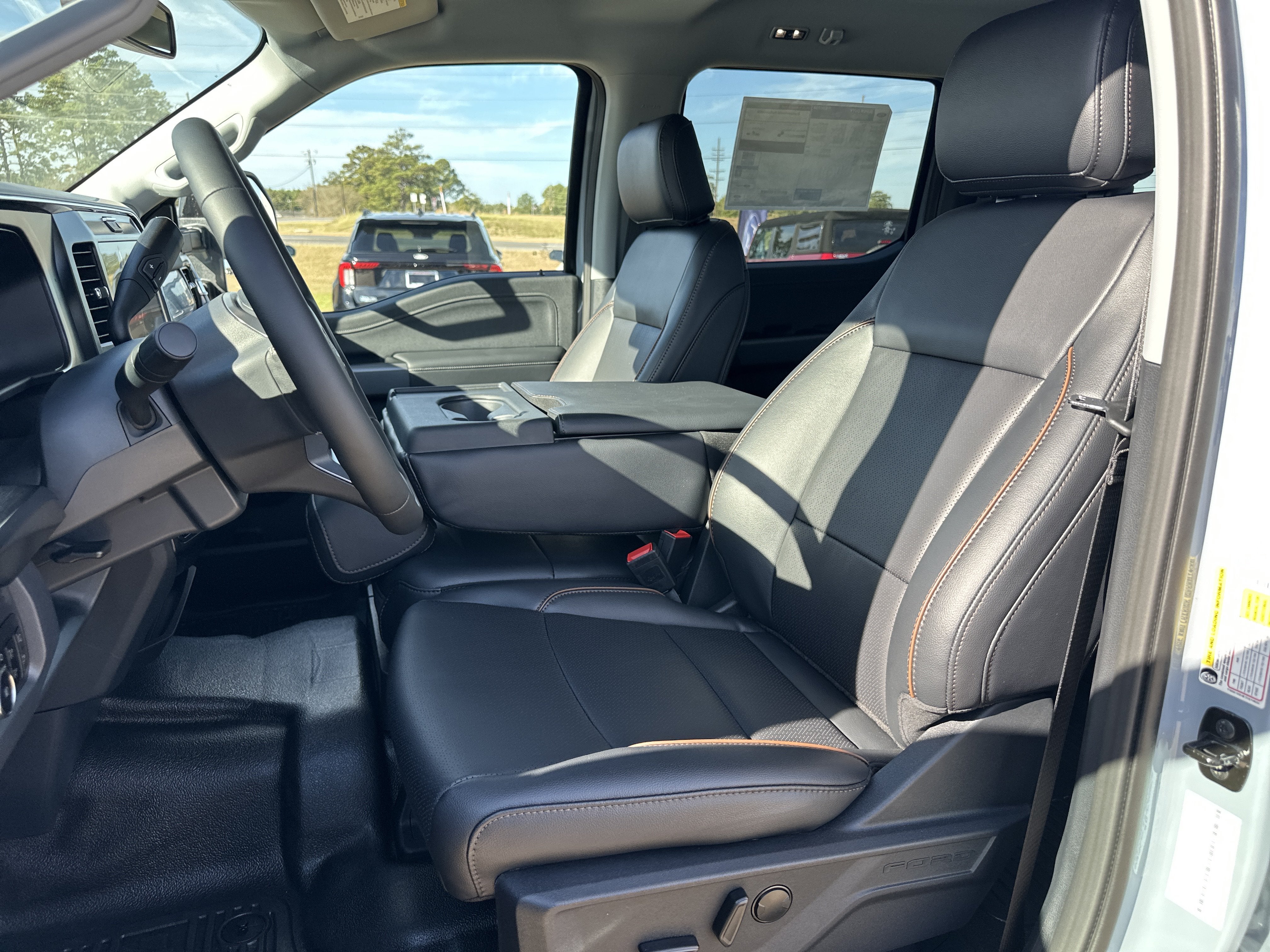 2027 Ford Super Duty F-350 SRW F-350® Lariat®