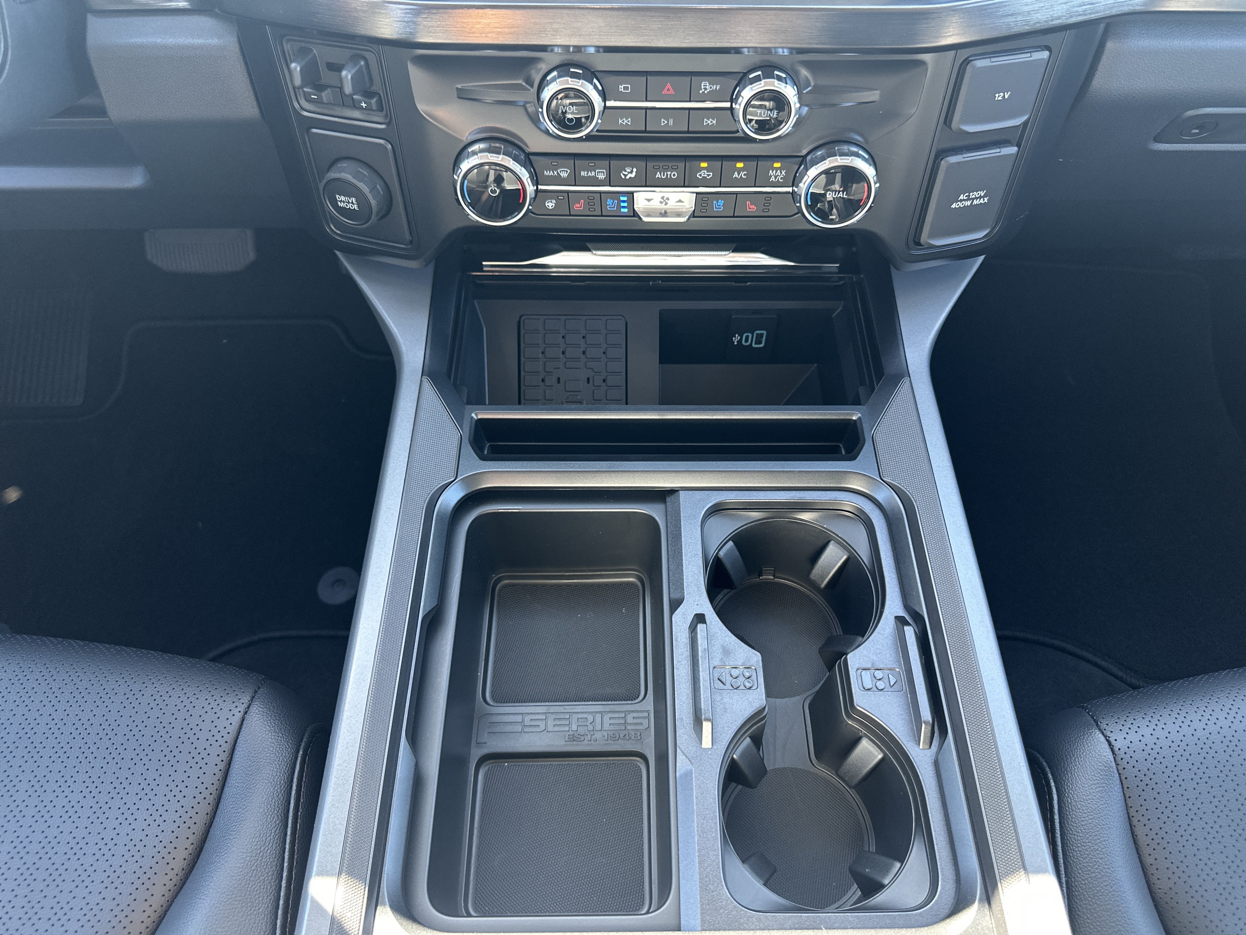 2027 Ford Super Duty F-350 SRW F-350® Lariat®