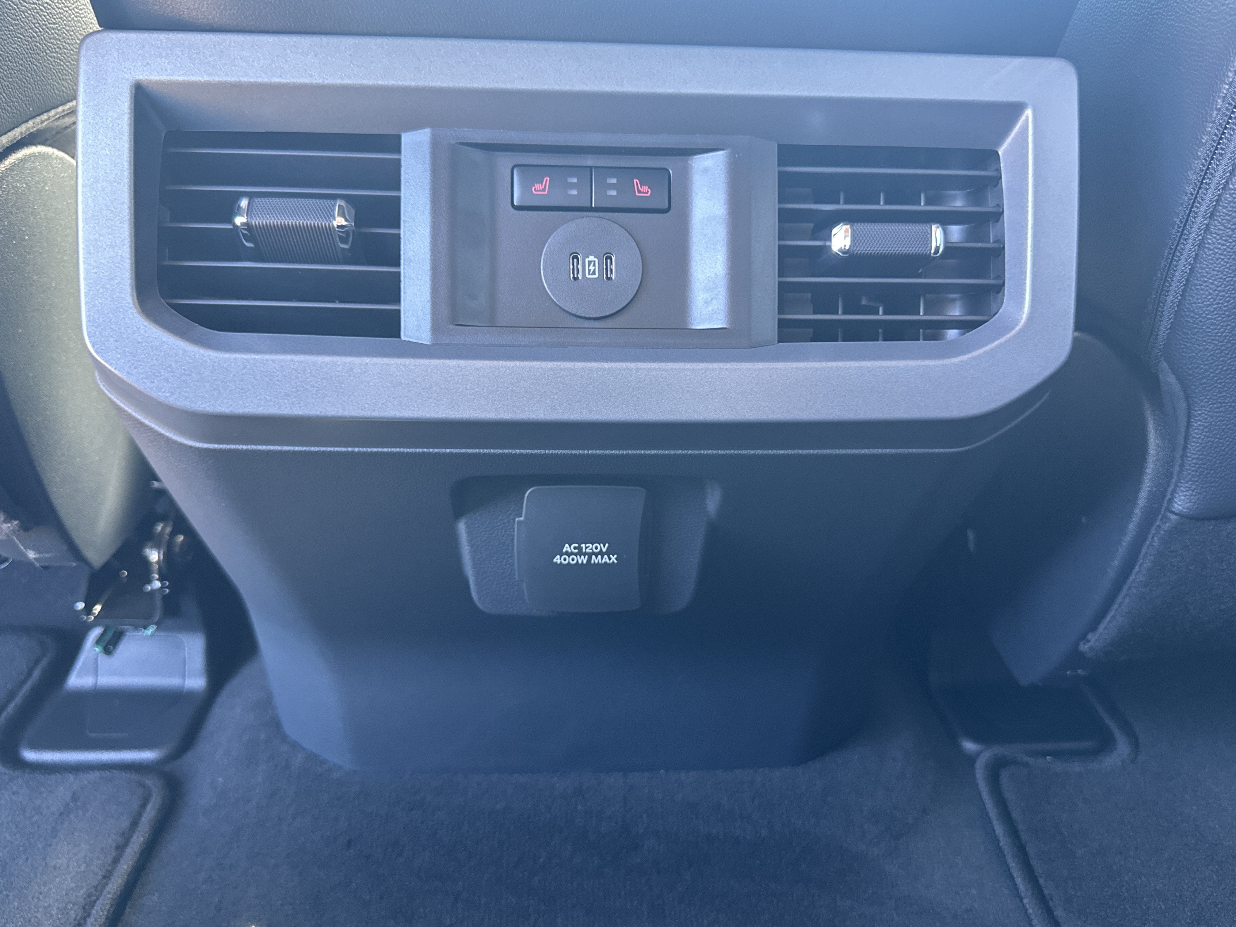 2027 Ford Super Duty F-350 SRW F-350® Lariat®