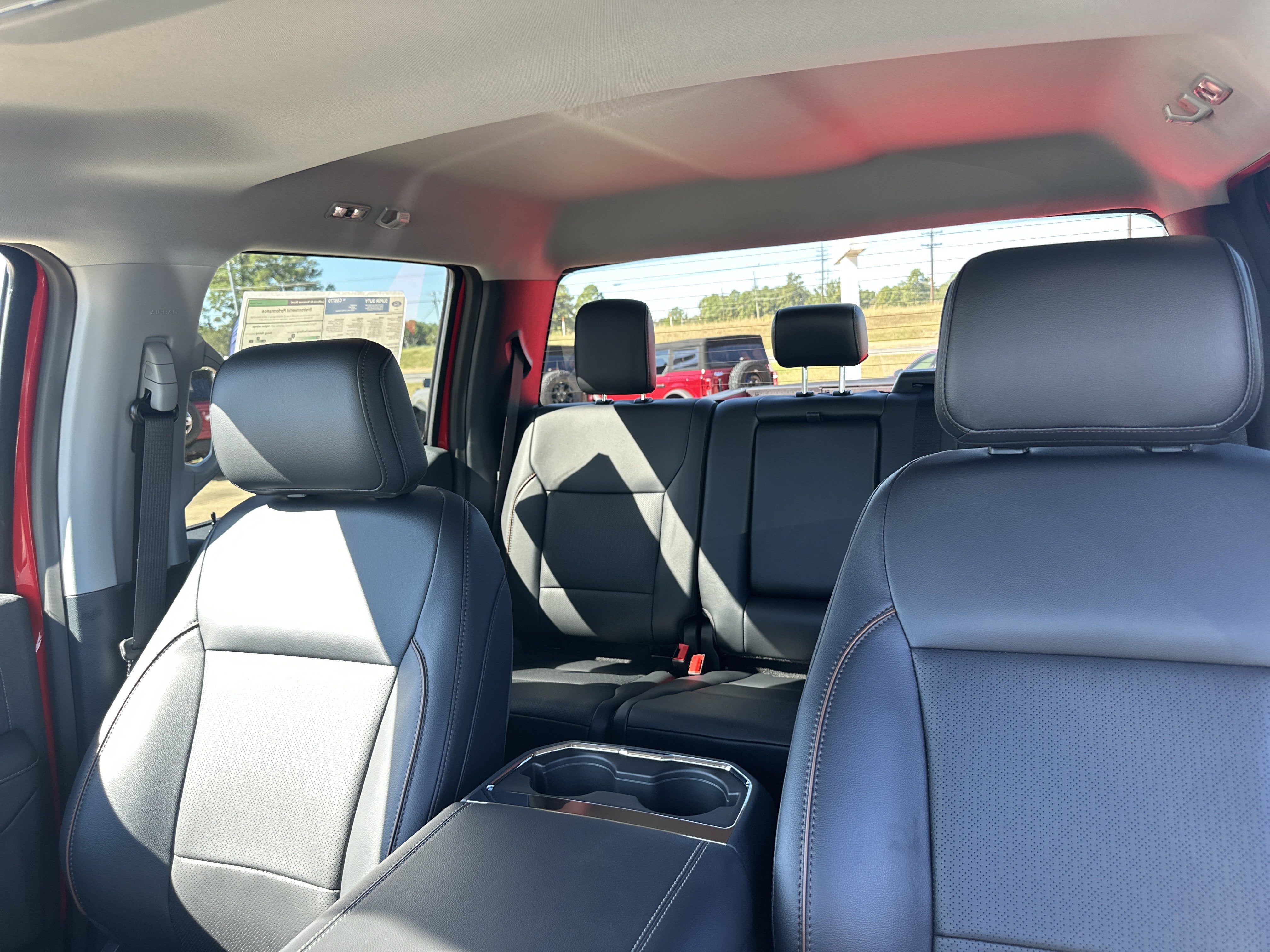 2027 Ford Super Duty F-350 SRW F-350® Lariat®