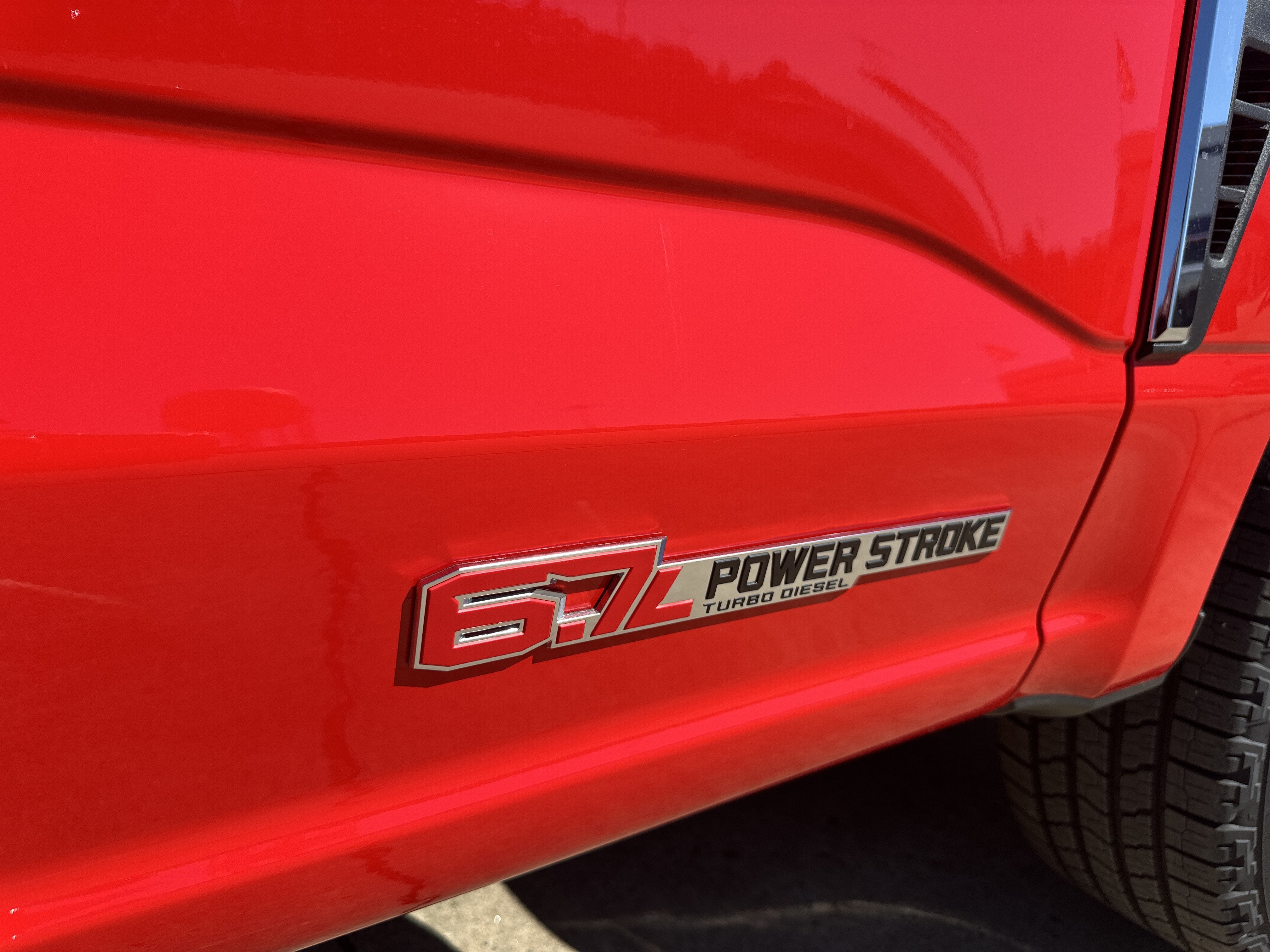 2027 Ford Super Duty F-350 SRW F-350® Lariat®
