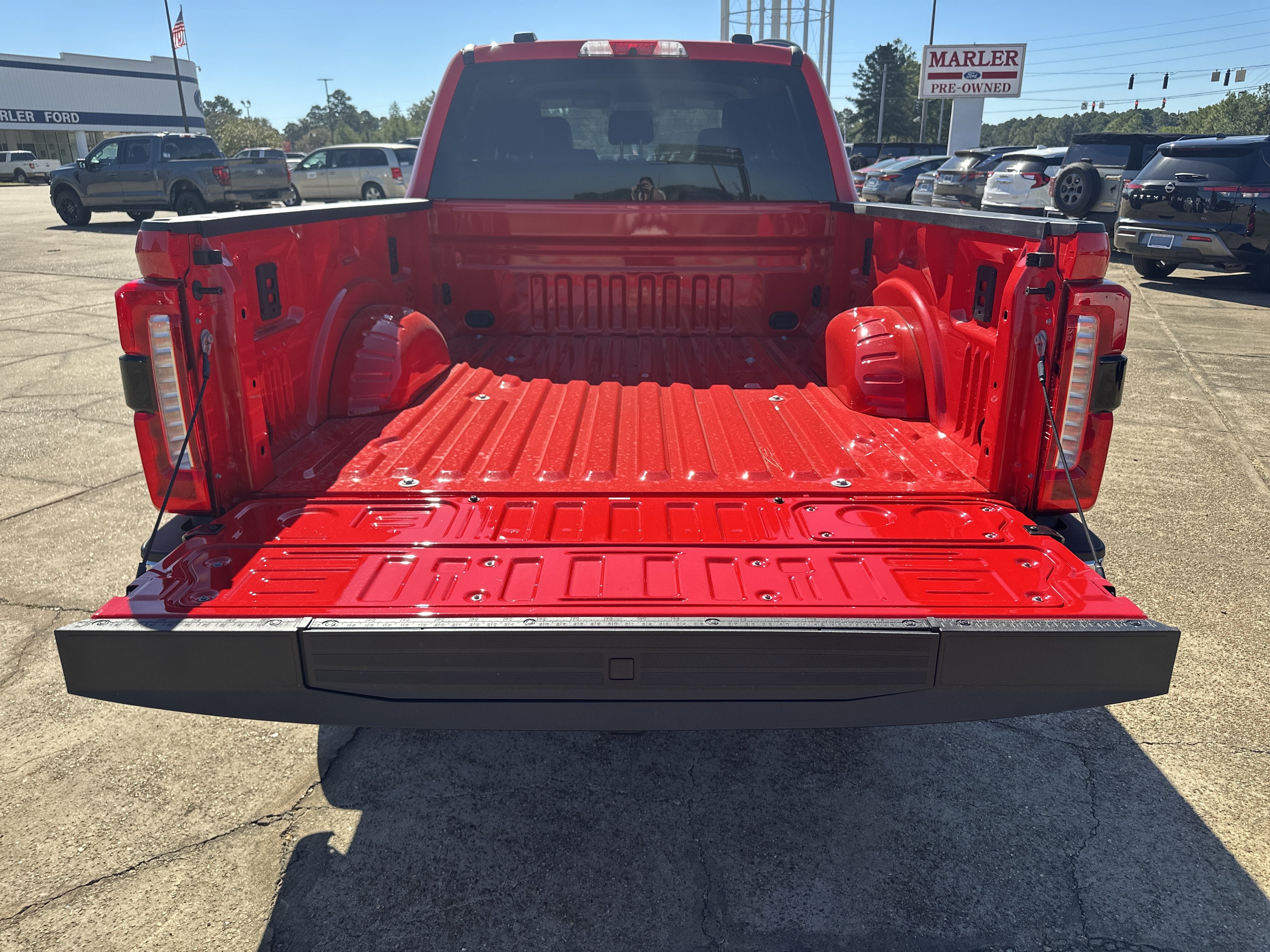 2027 Ford Super Duty F-350 SRW F-350® Lariat®