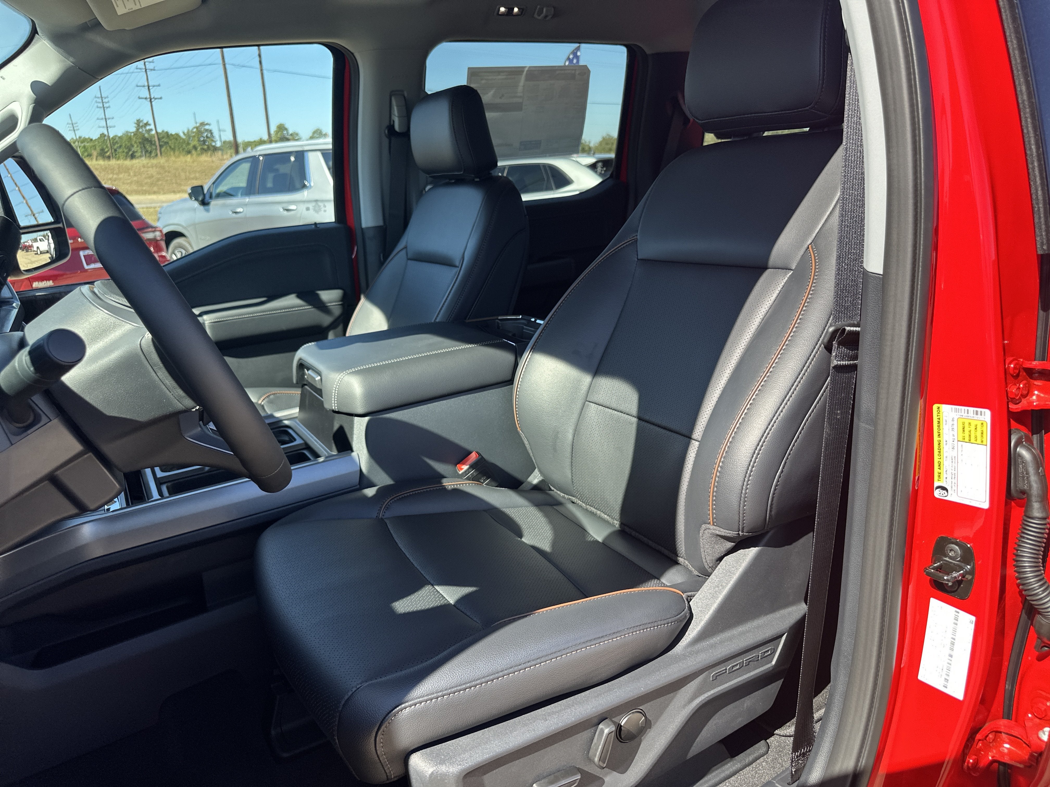 2027 Ford Super Duty F-350 SRW F-350® Lariat®