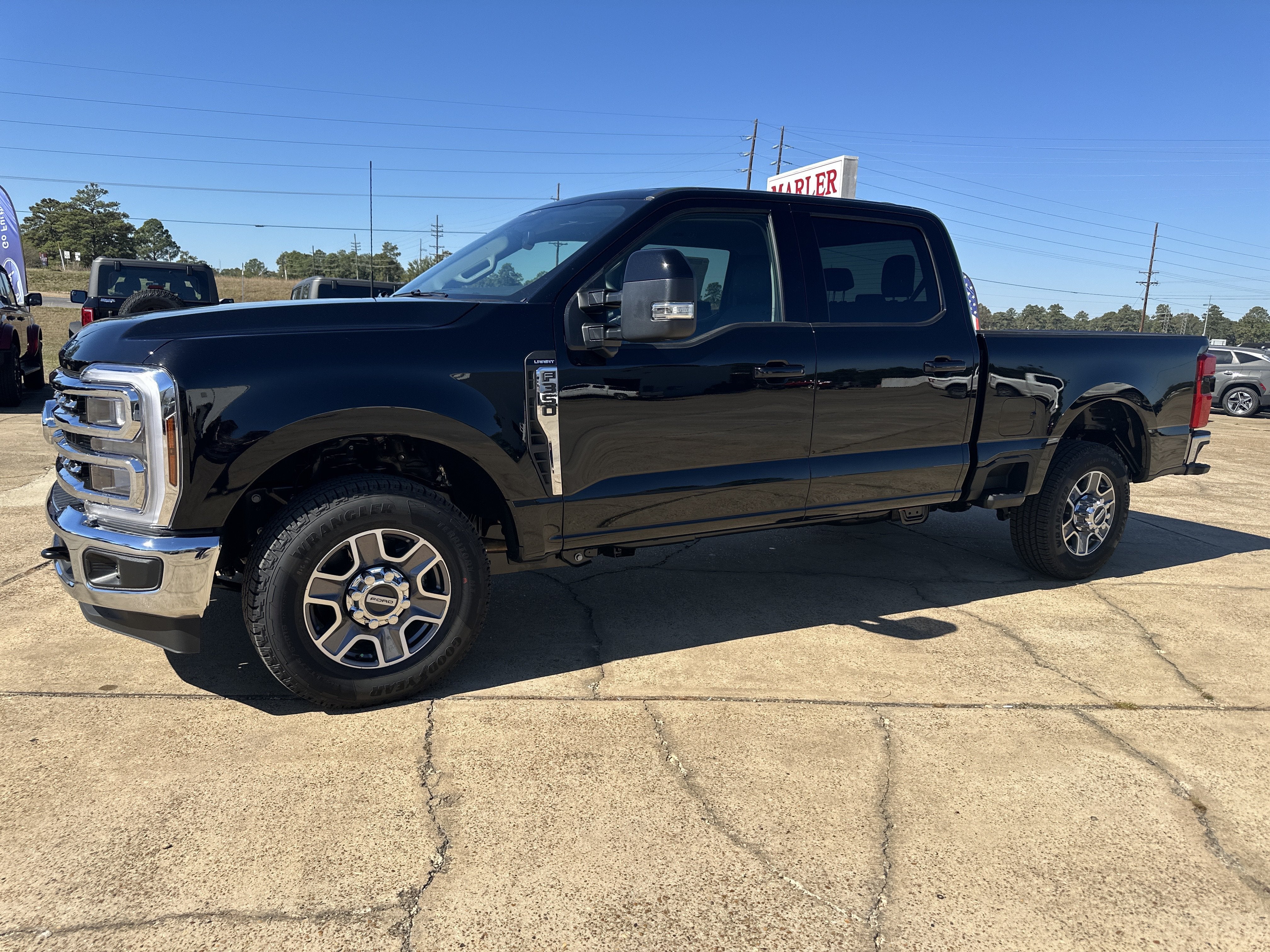 2027 Ford Super Duty F-350 SRW F-350® Lariat®