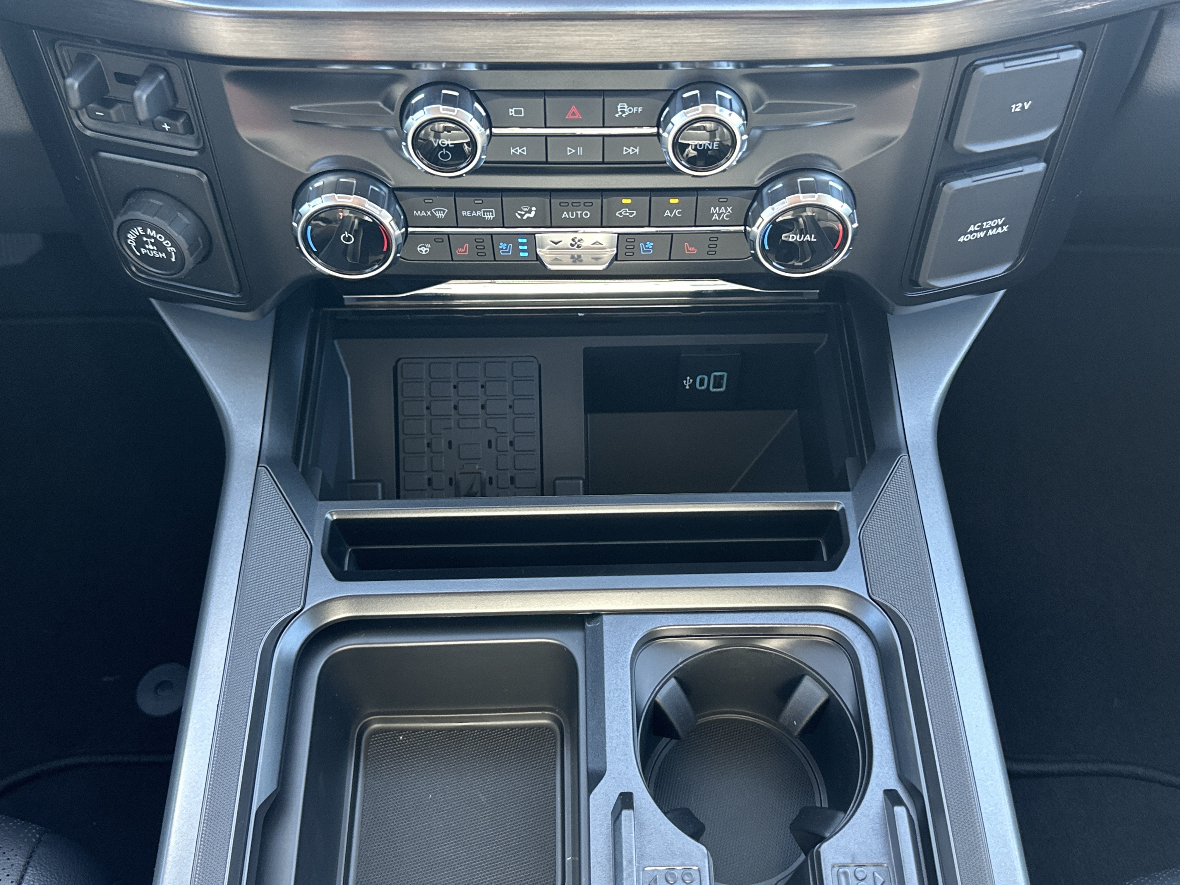 2027 Ford Super Duty F-350 SRW F-350® Lariat®