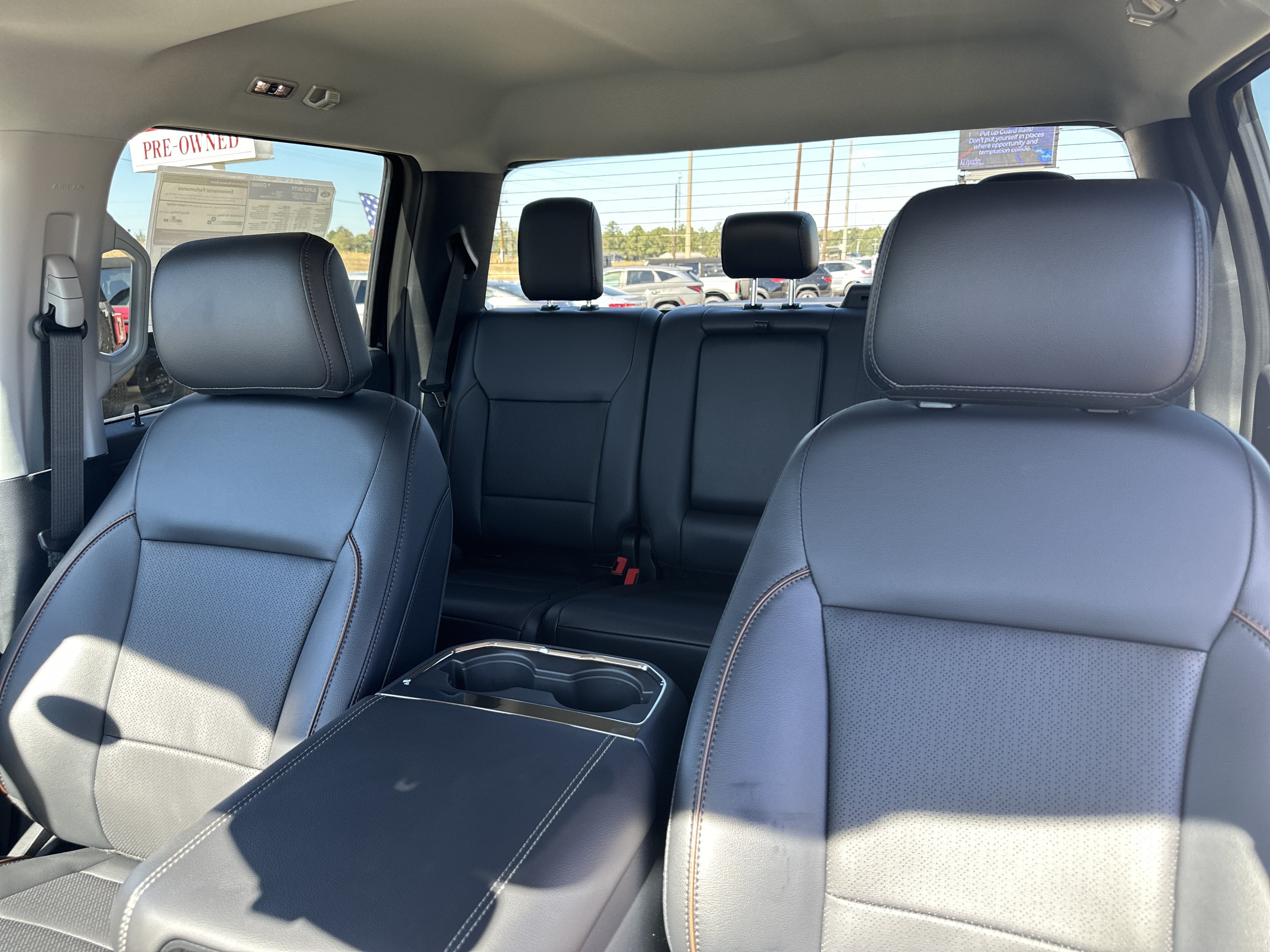 2027 Ford Super Duty F-350 SRW F-350® Lariat®