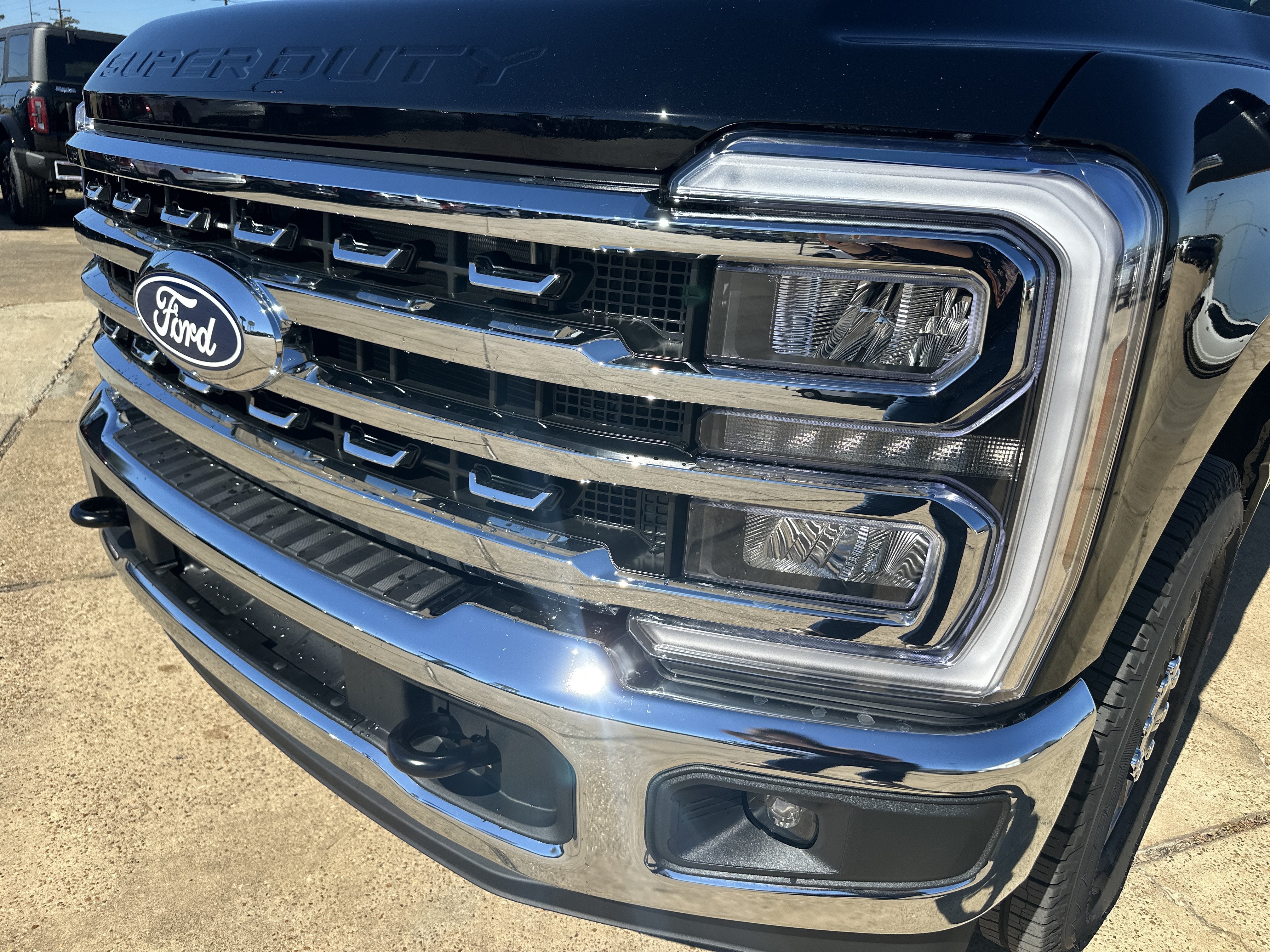 2027 Ford Super Duty F-350 SRW F-350® Lariat®