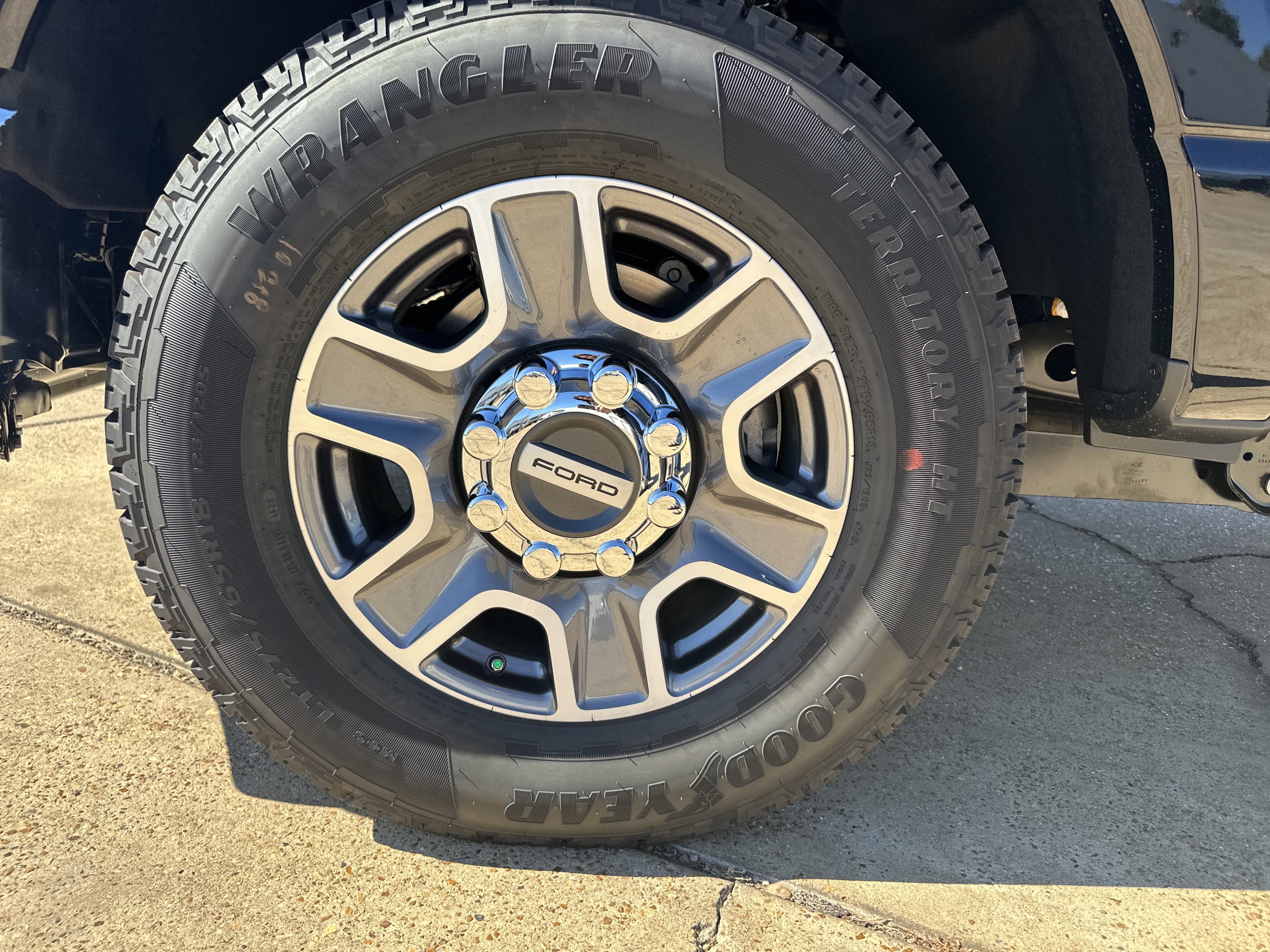2027 Ford Super Duty F-350 SRW F-350® Lariat®