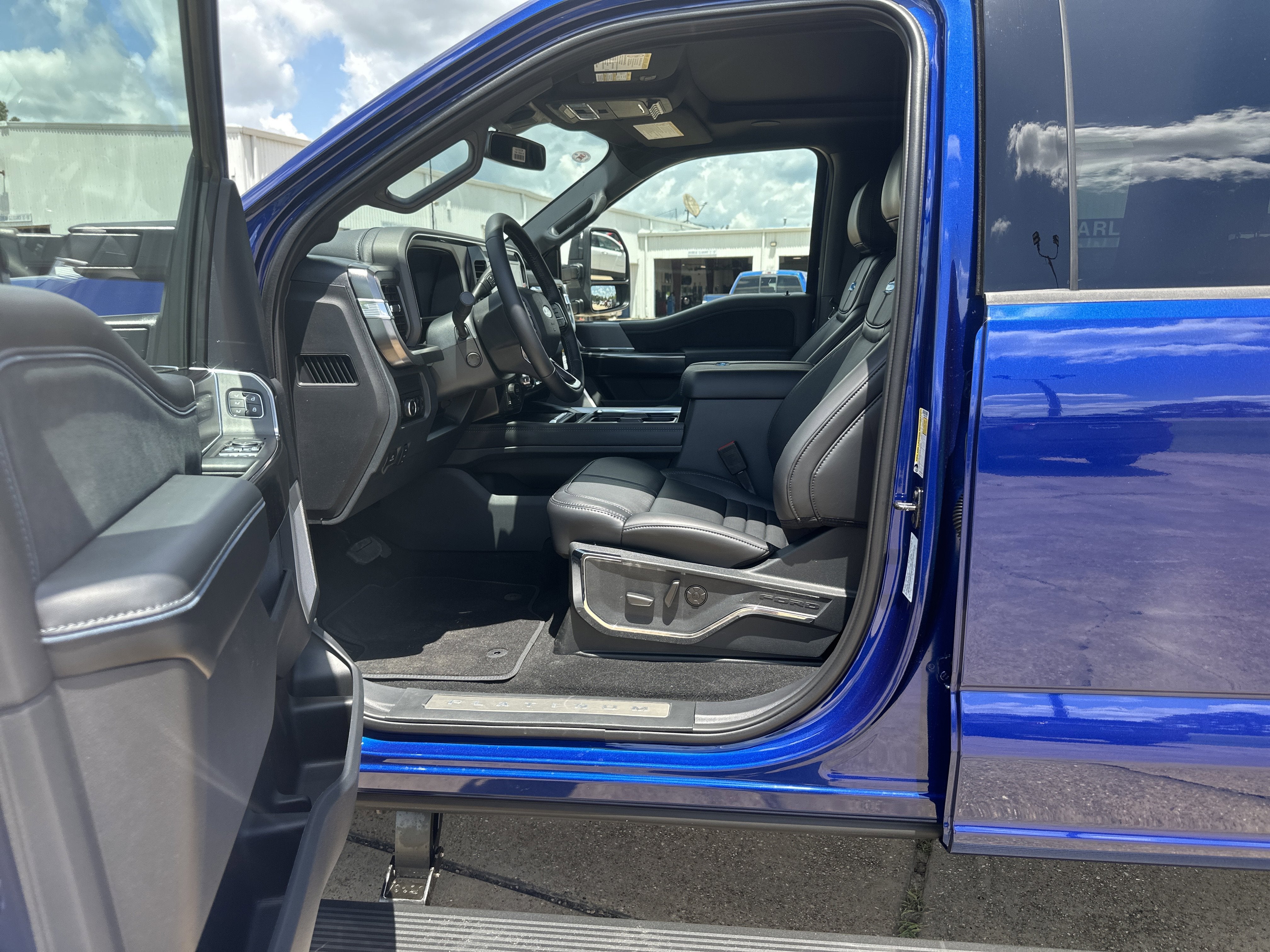 2026 Ford Super Duty F-350 SRW F-350® Platinum®