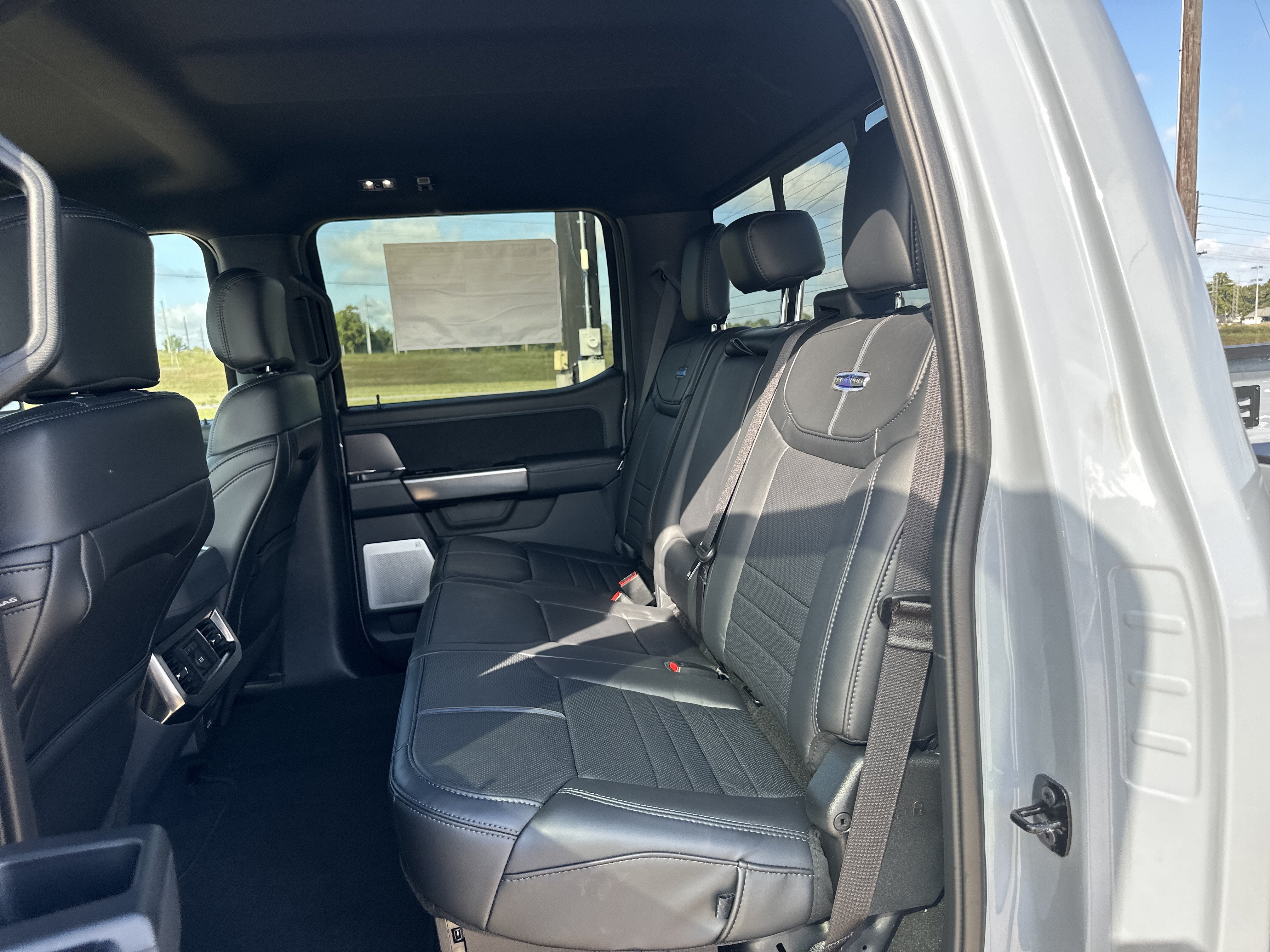 2026 Ford F-350 Super Duty Platinum - Photo 10