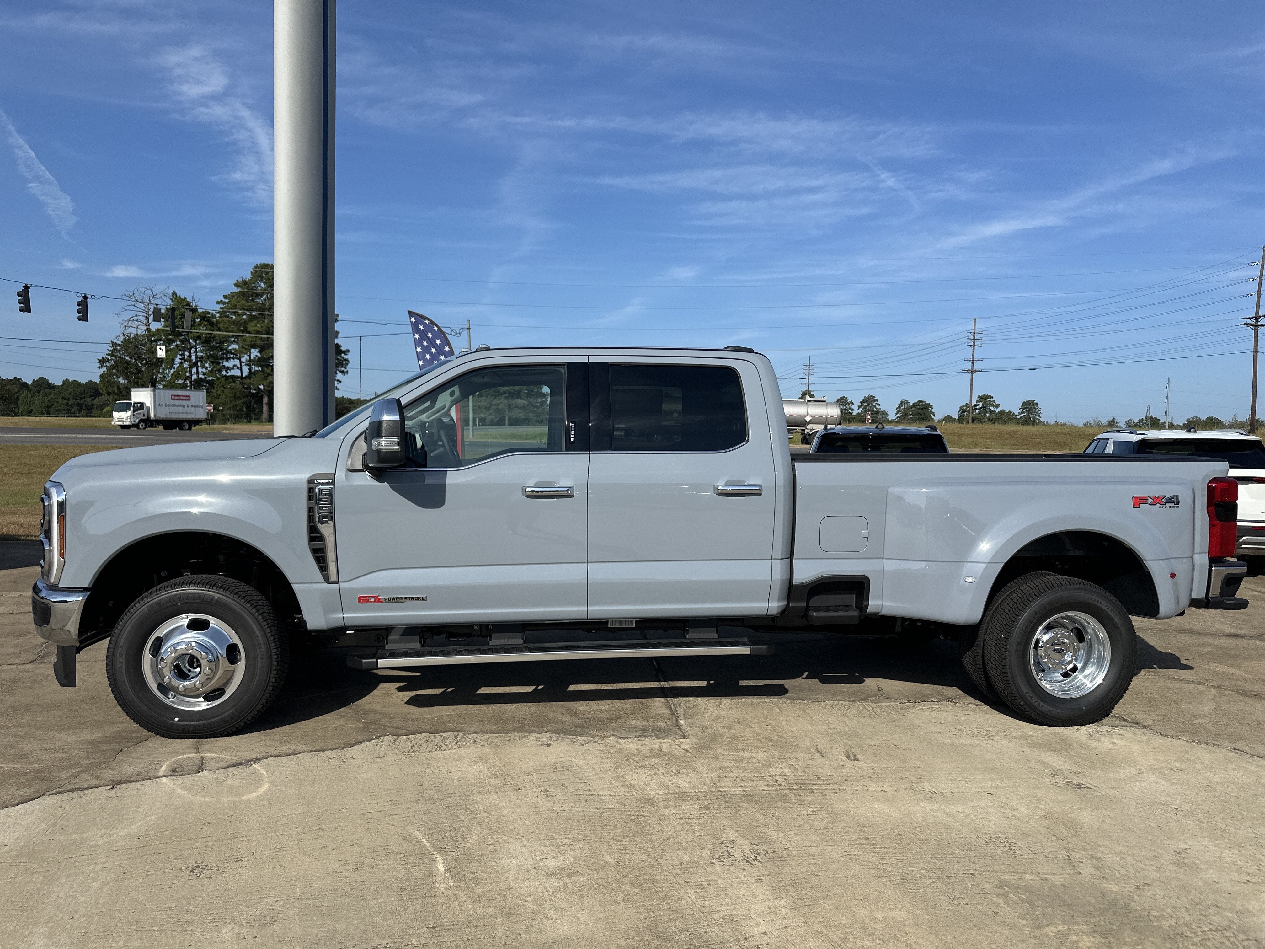 2026 Ford Super Duty F-350 DRW F-350® Lariat®