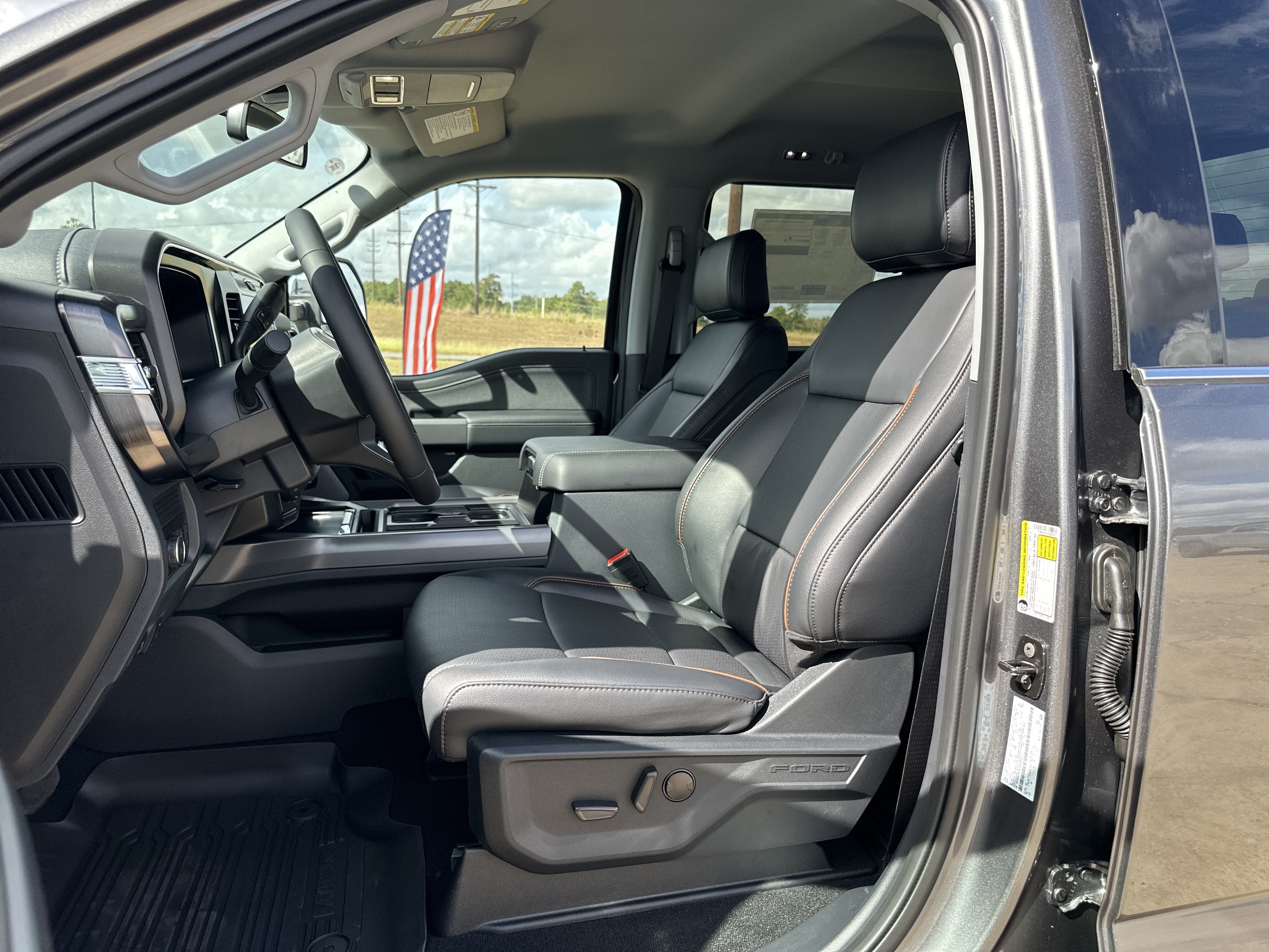 2026 Ford Super Duty F-350 DRW F-350® Lariat®