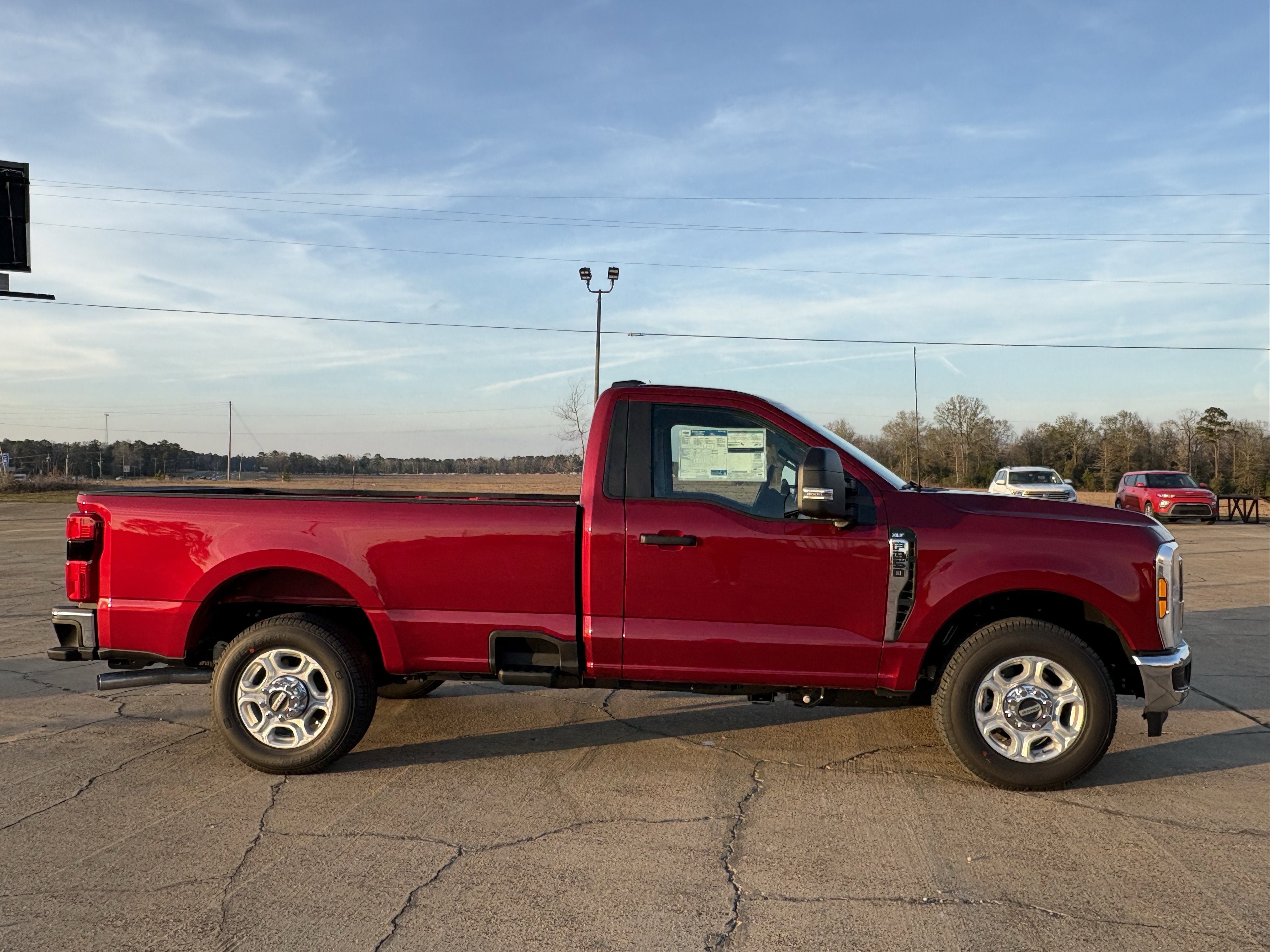 2026 Ford Super Duty F-350 SRW F-350® XLT