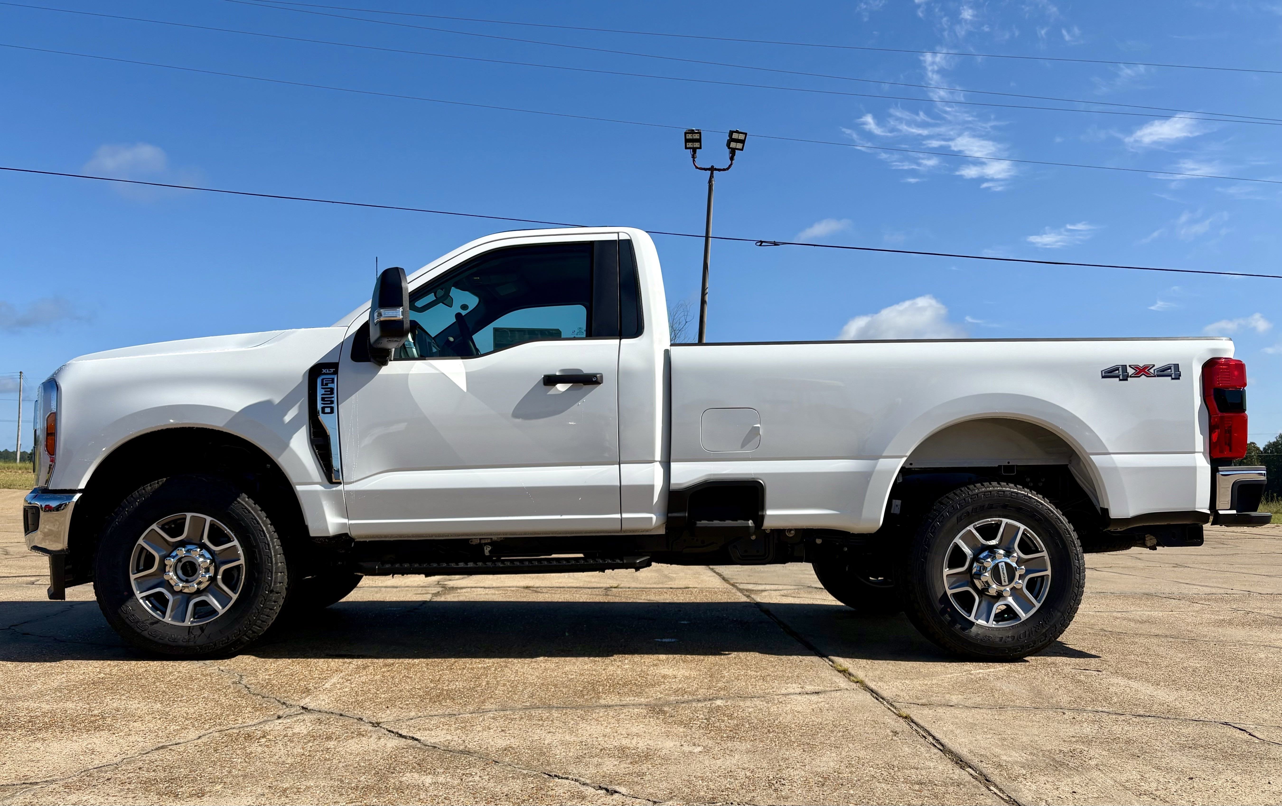 2025 Ford Super Duty F-350 SRW F-350® XLT