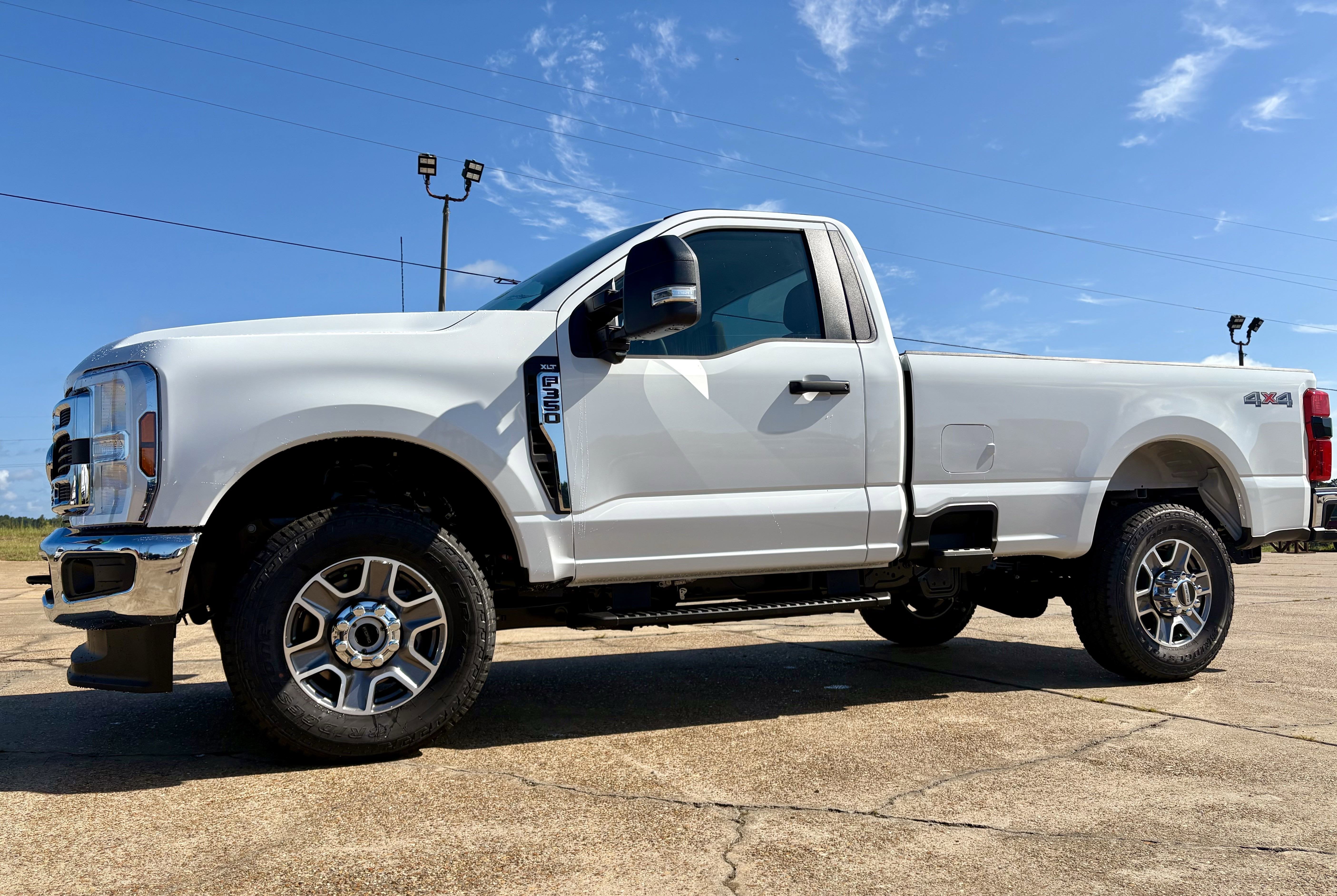 2025 Ford Super Duty F-350 SRW F-350® XLT