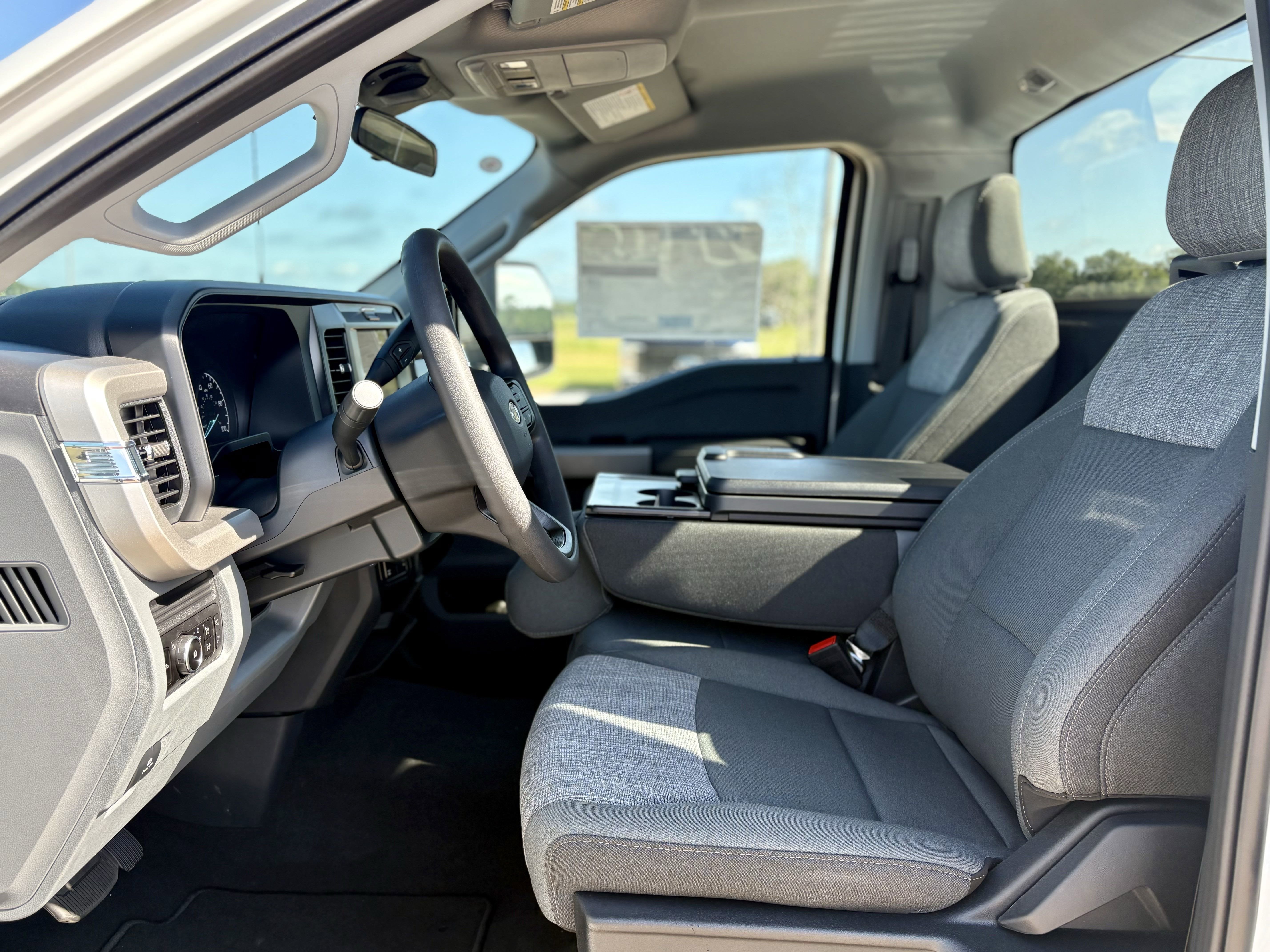 2025 Ford Super Duty F-350 SRW F-350® XLT