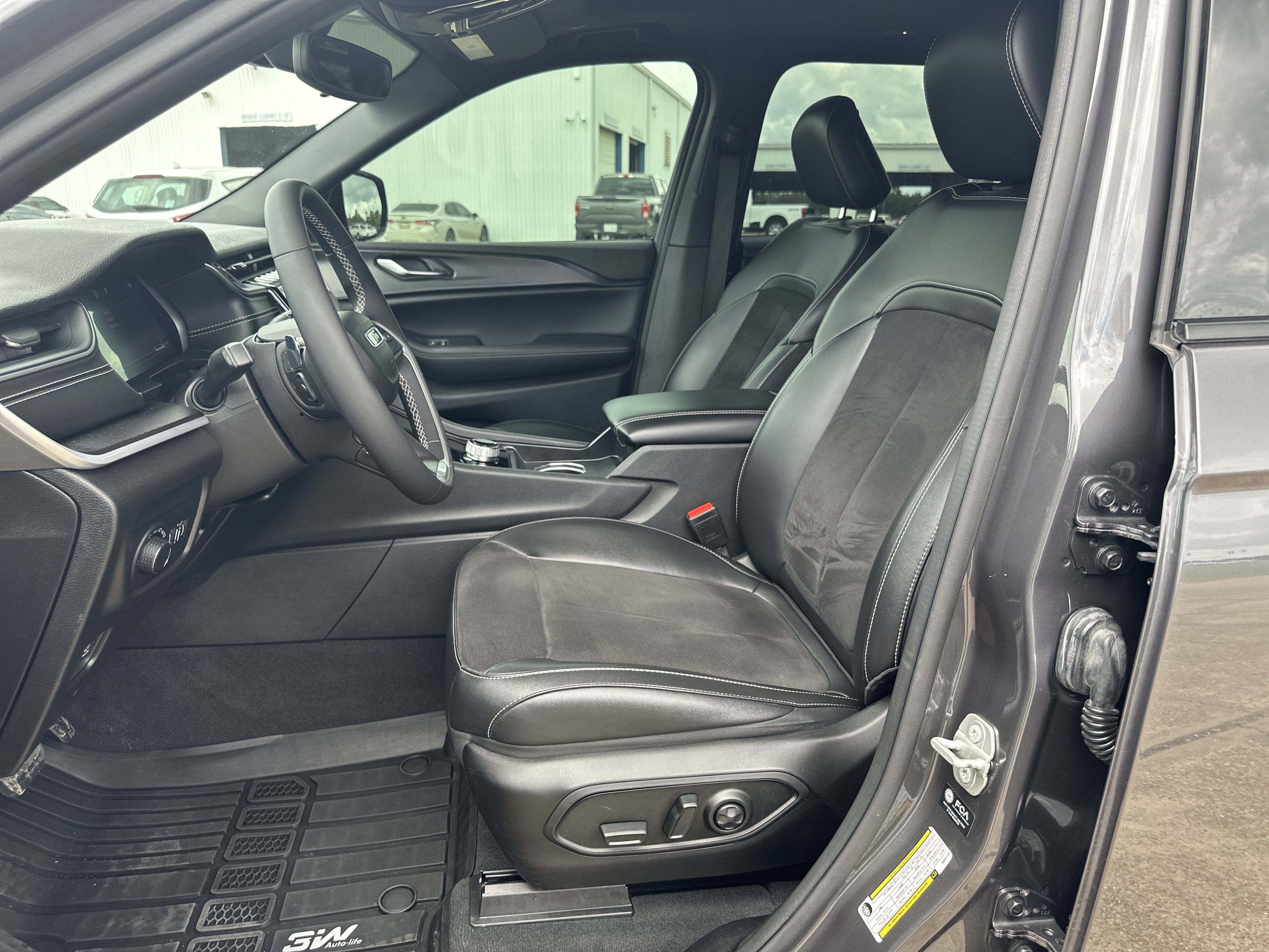2024 Jeep Grand Cherokee L Laredo