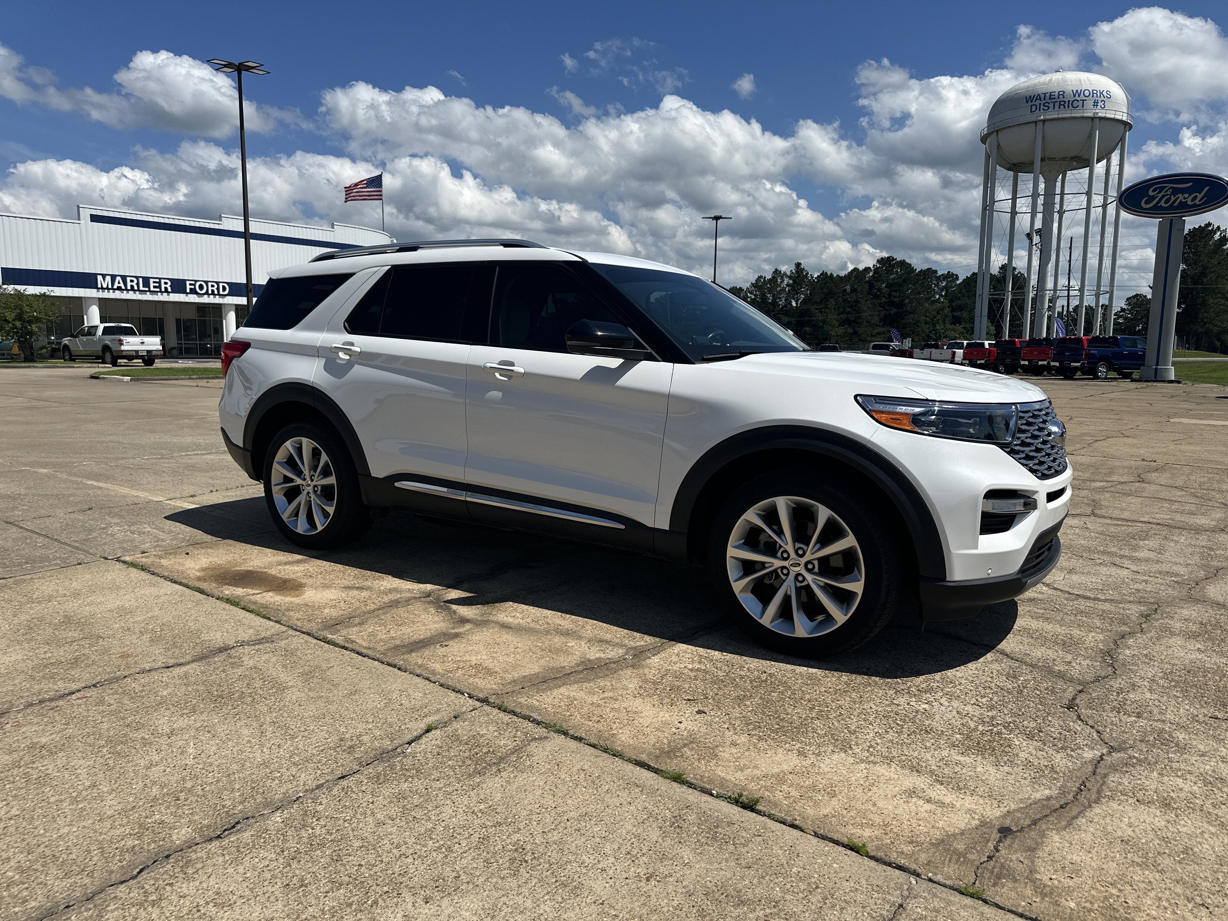 2023 Ford Explorer Platinum 4WD's photo