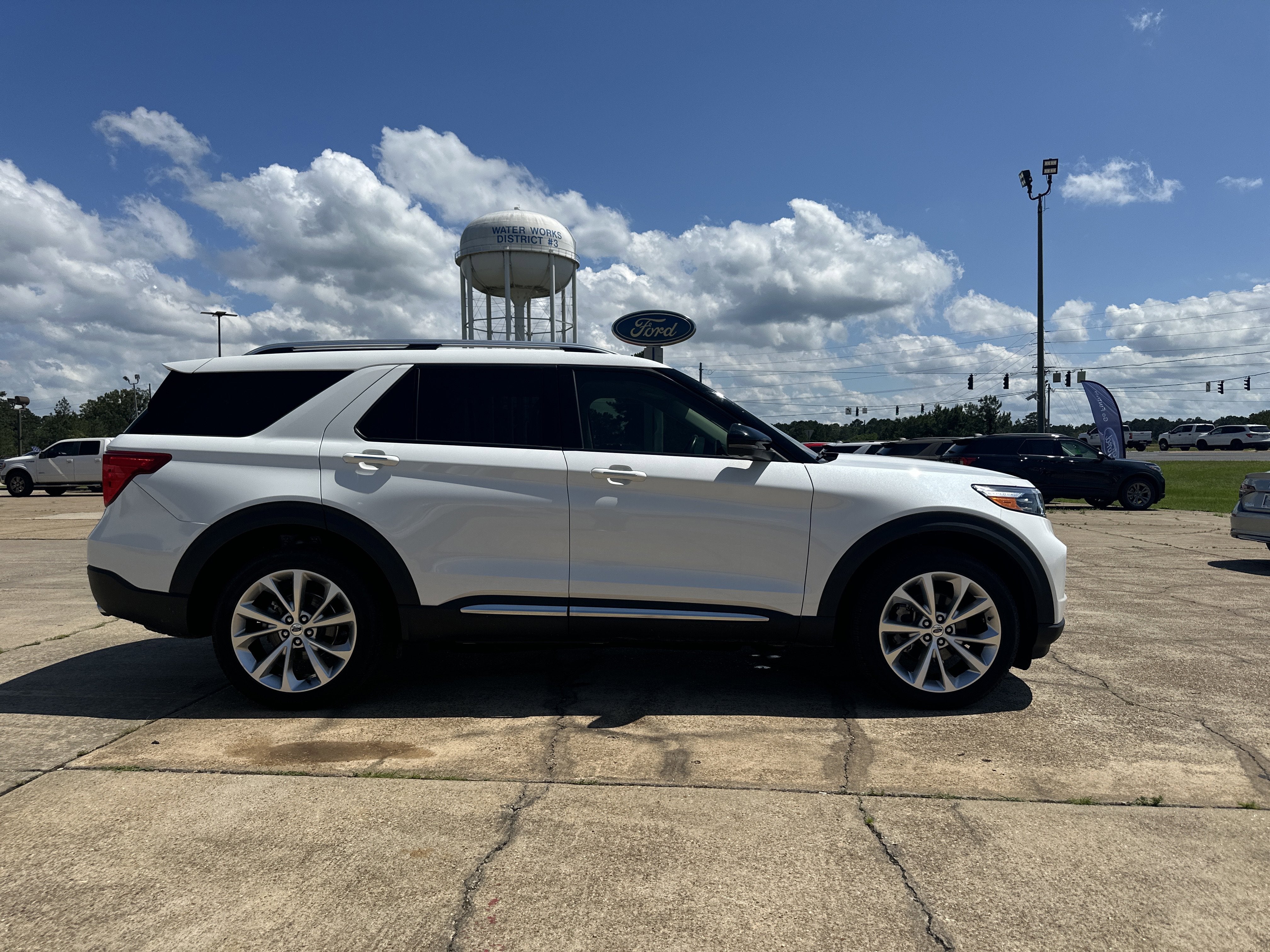 2023 Ford Explorer Platinum