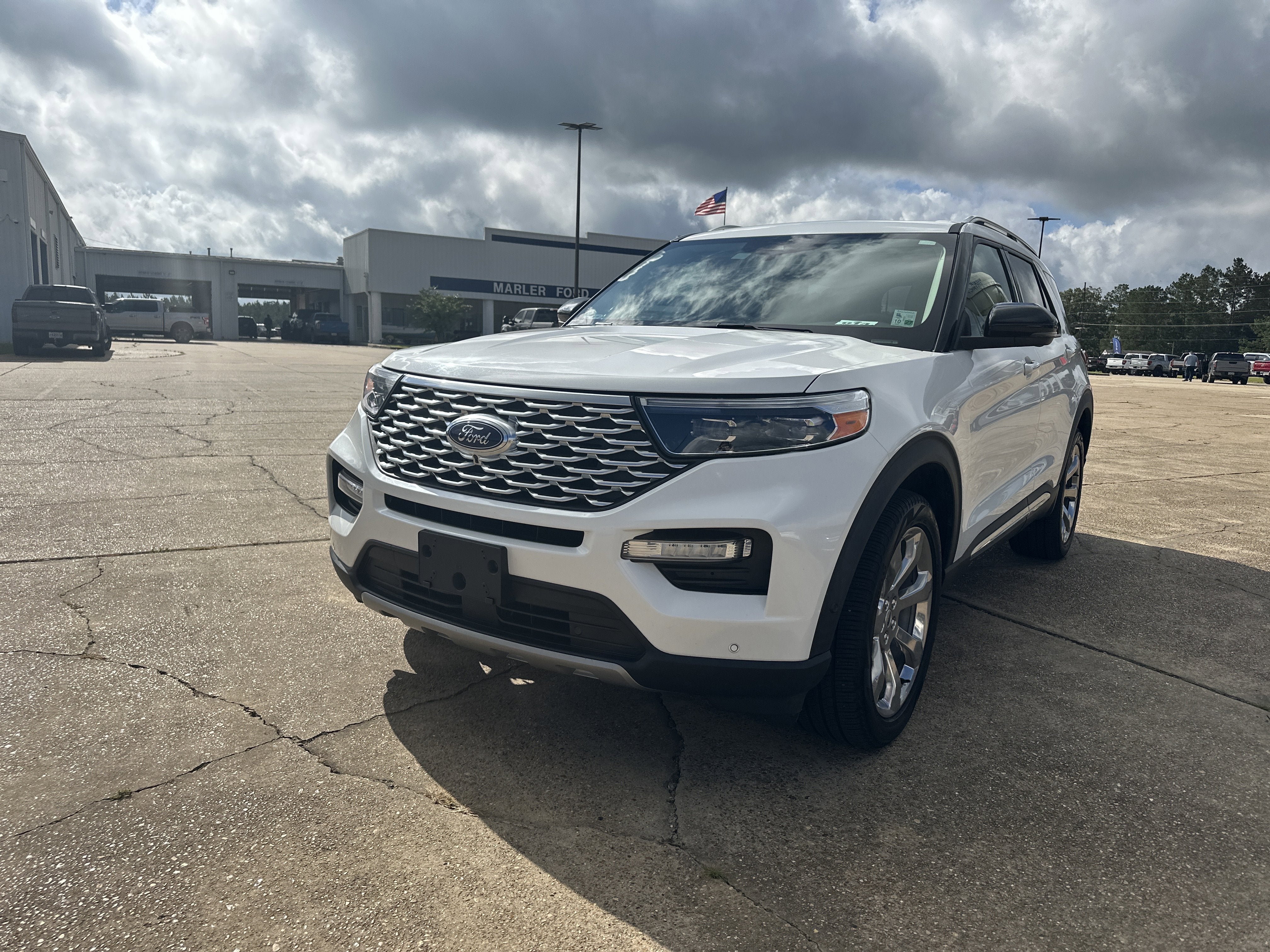 2020 Ford Explorer Platinum 4WD's photo