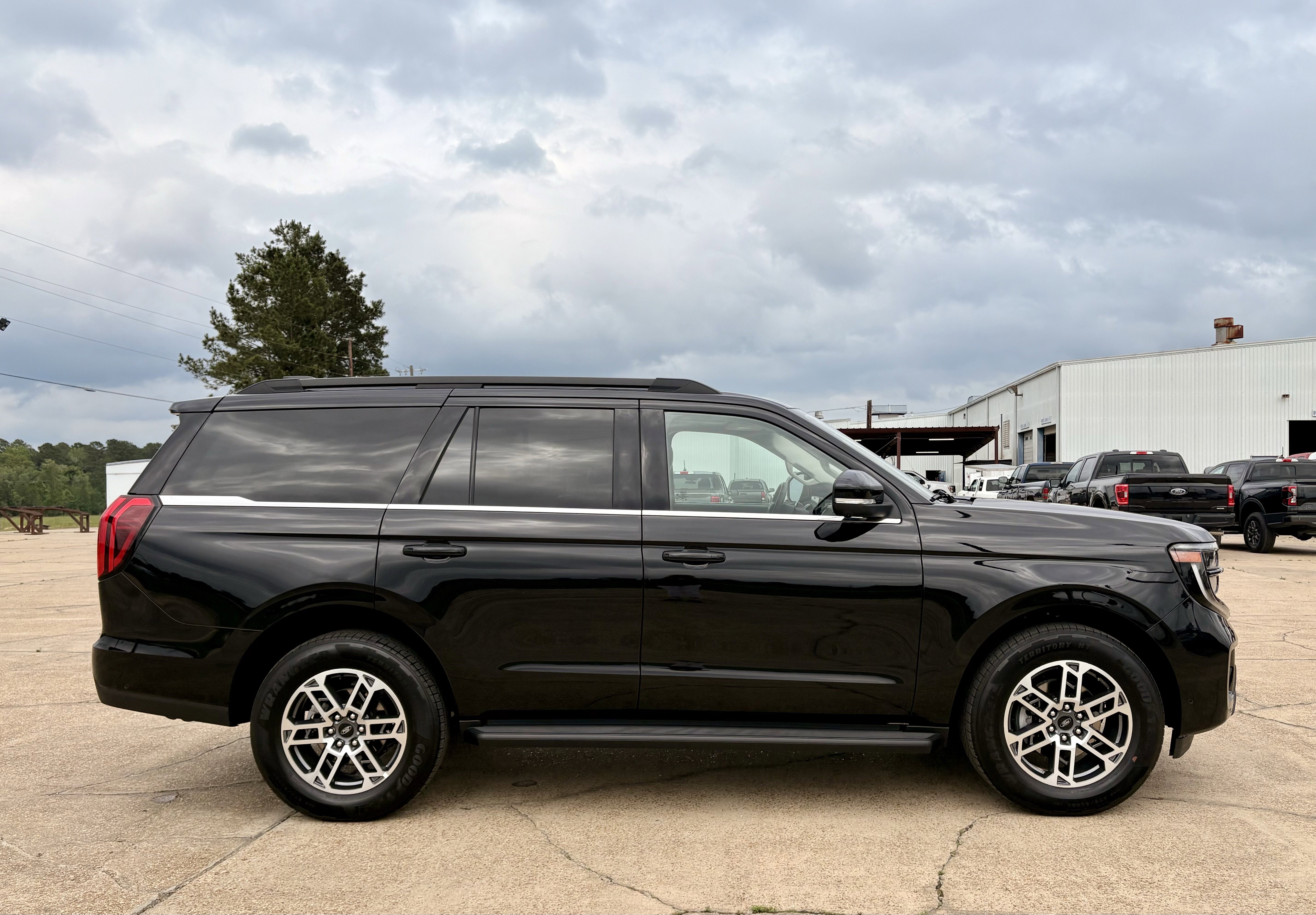 2025 Ford Expedition Active