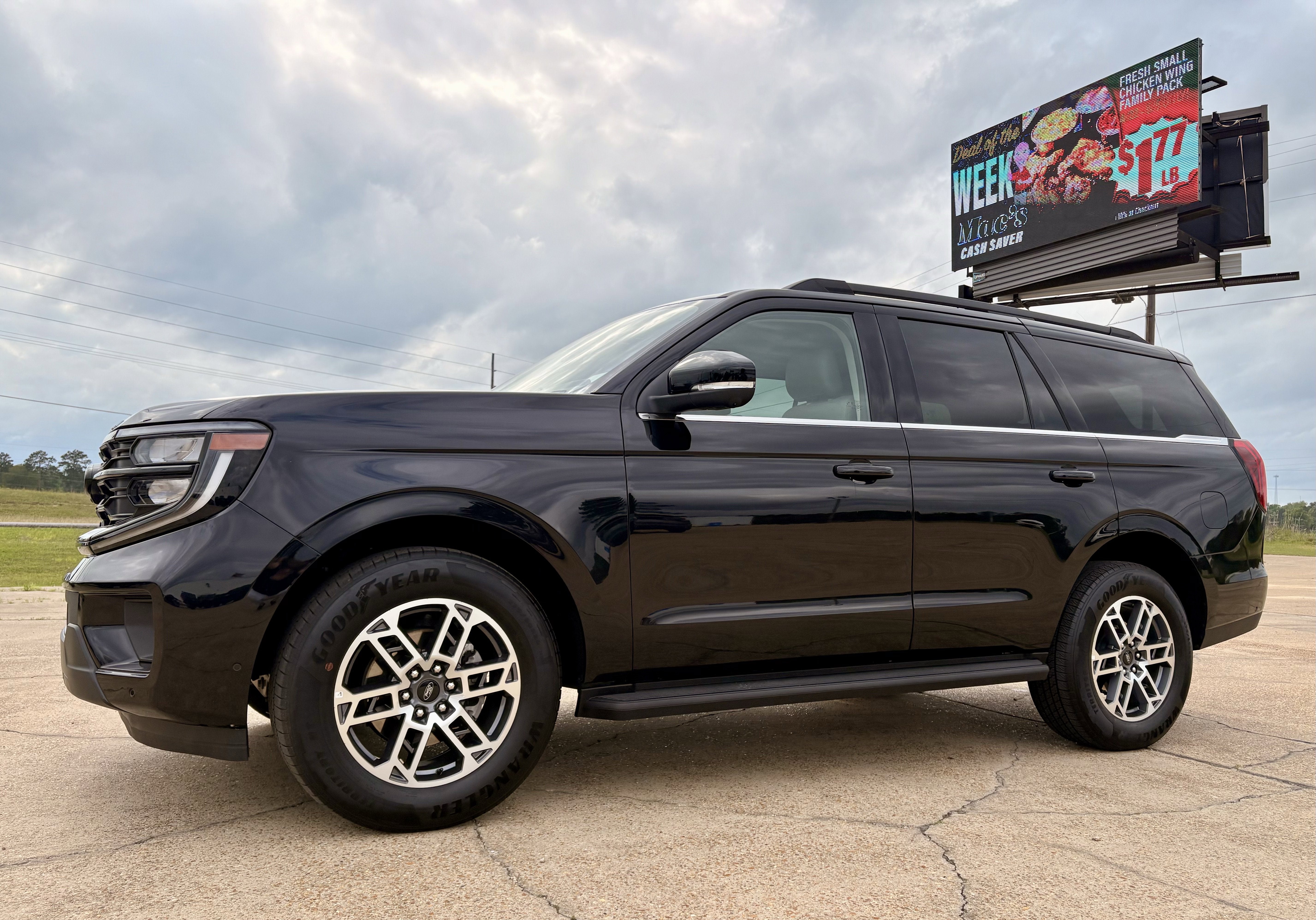 2025 Ford Expedition Active