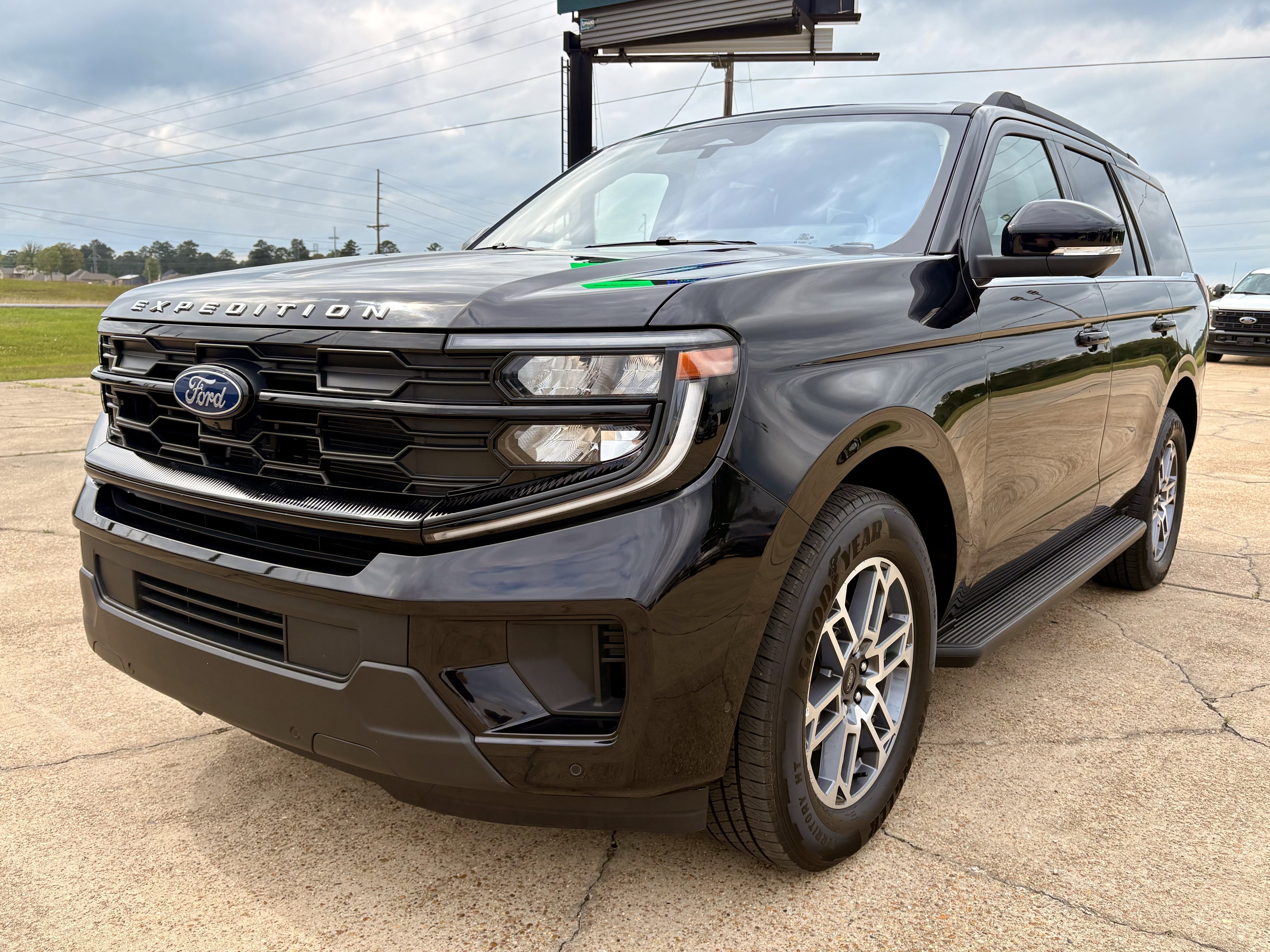 2025 Ford Expedition Active