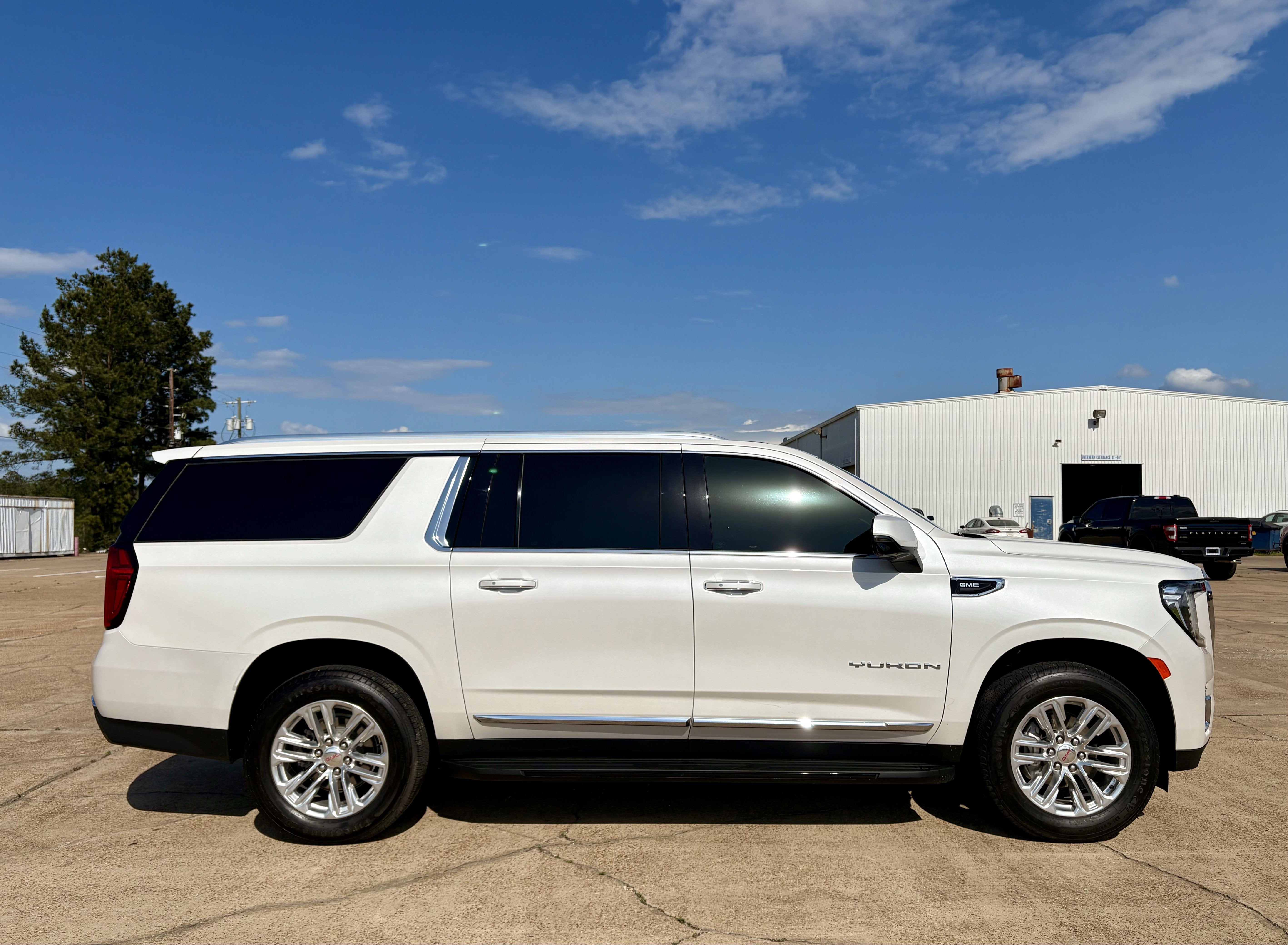 2024 GMC Yukon XL SLT