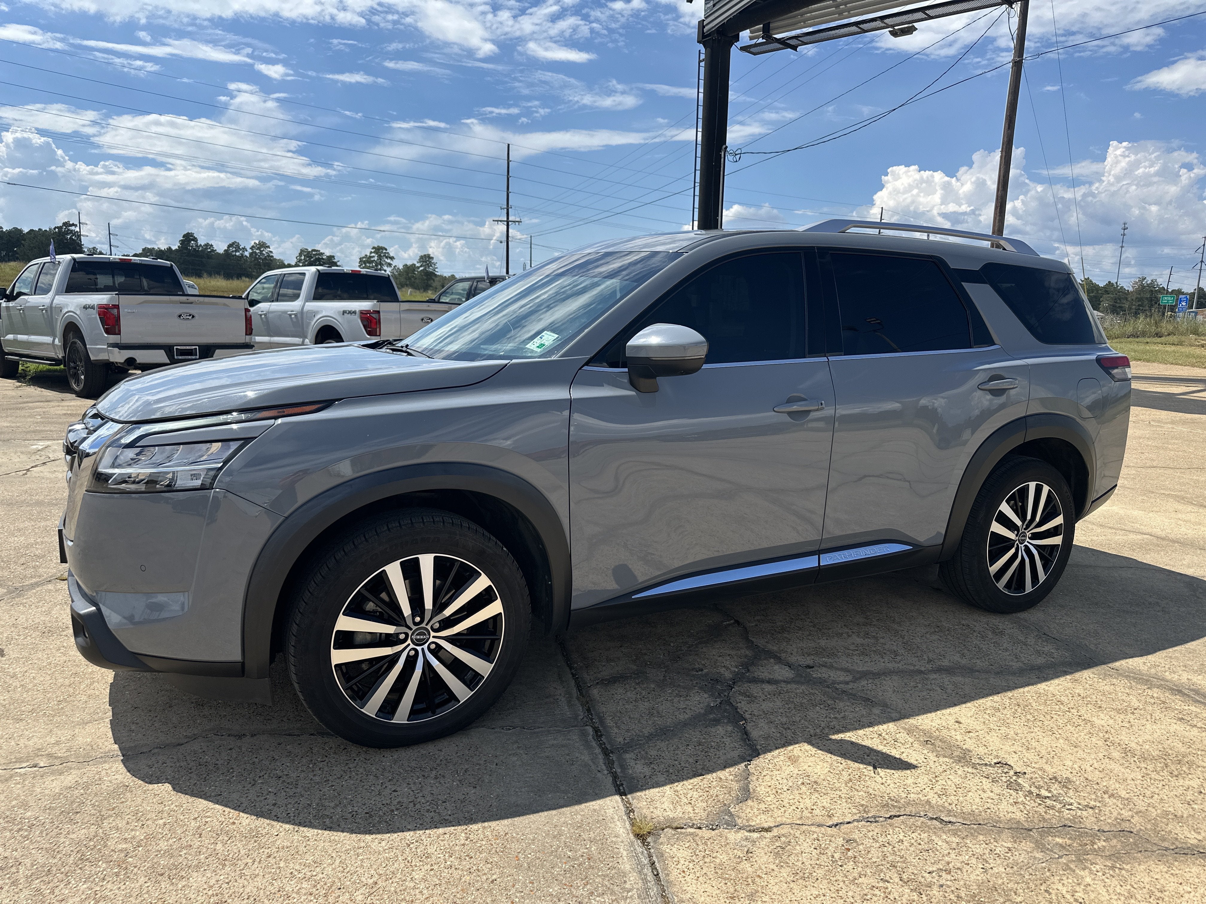 2023 Nissan Pathfinder Platinum