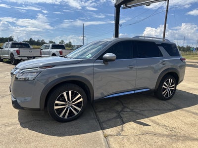2023 Nissan Pathfinder Platinum