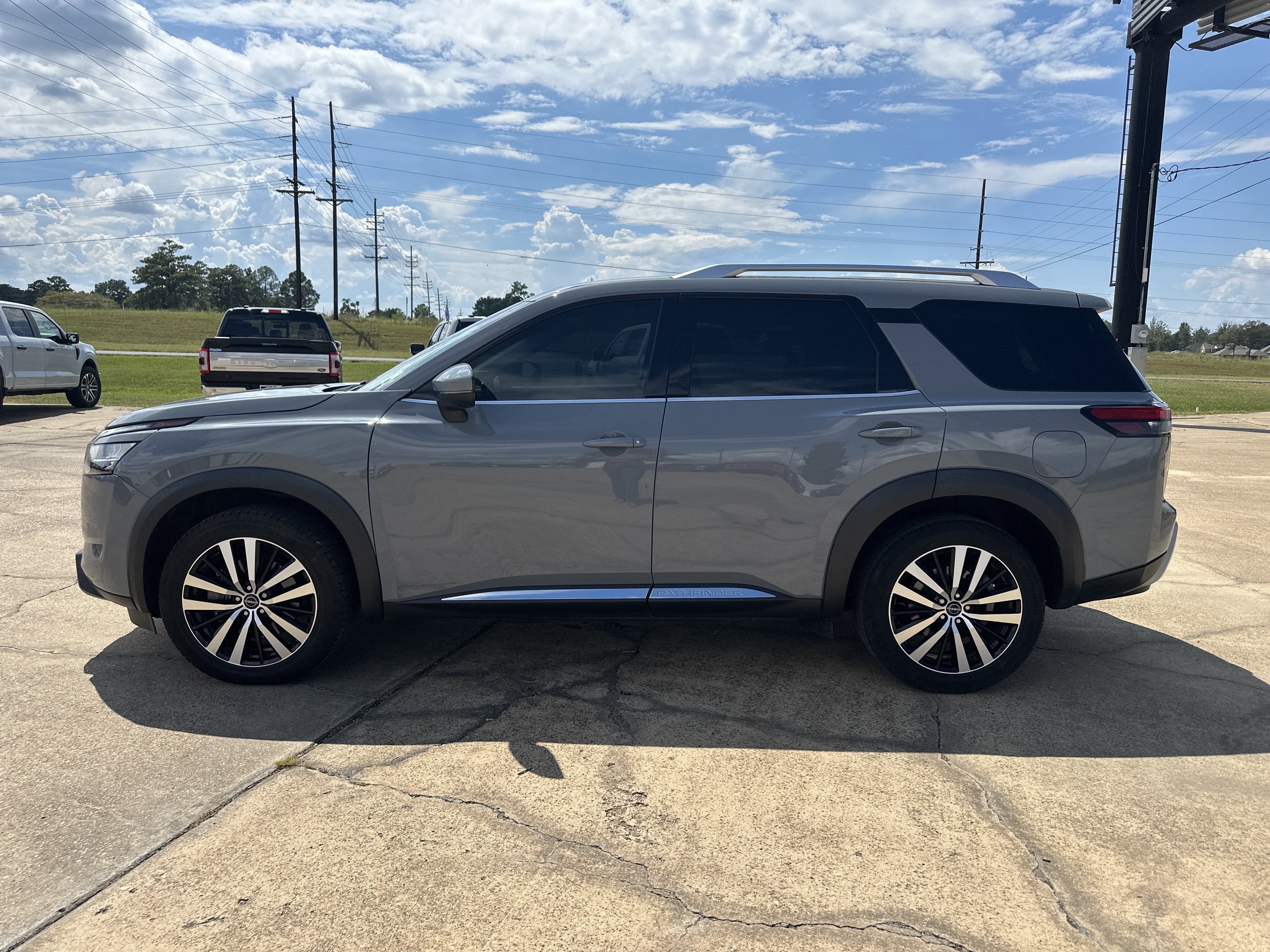 2023 Nissan Pathfinder Platinum