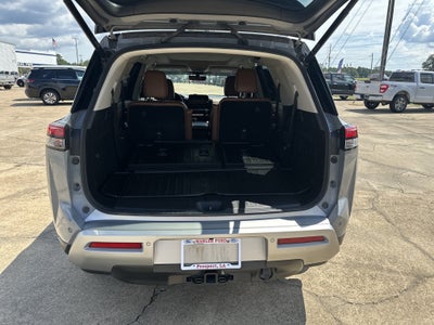 2023 Nissan Pathfinder Platinum