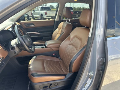 2023 Nissan Pathfinder Platinum