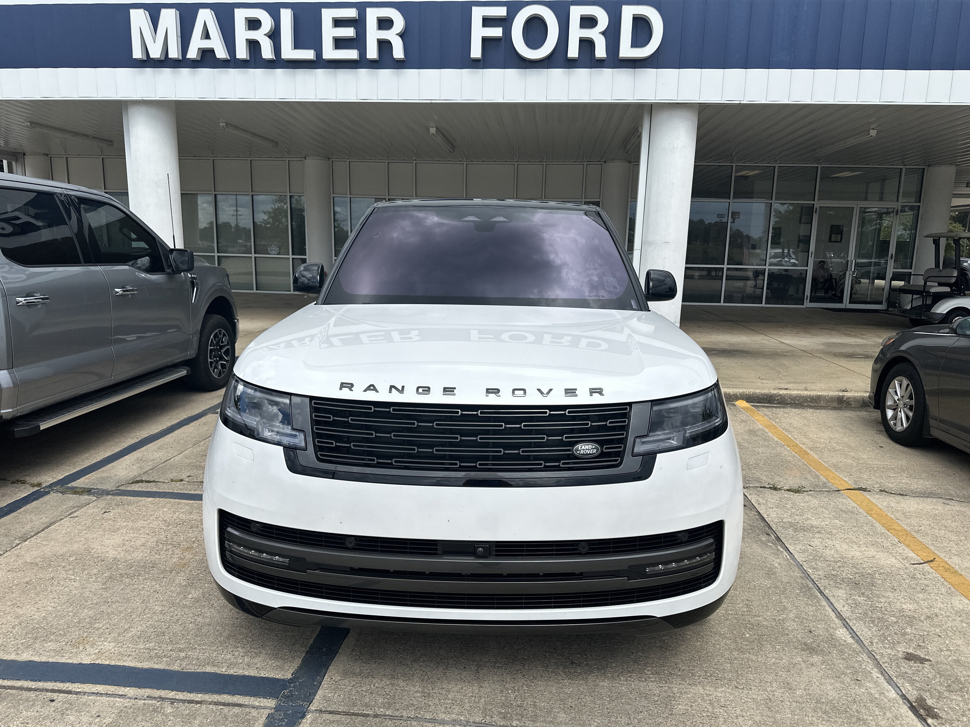 2023 Land Rover Range Rover P530 SE