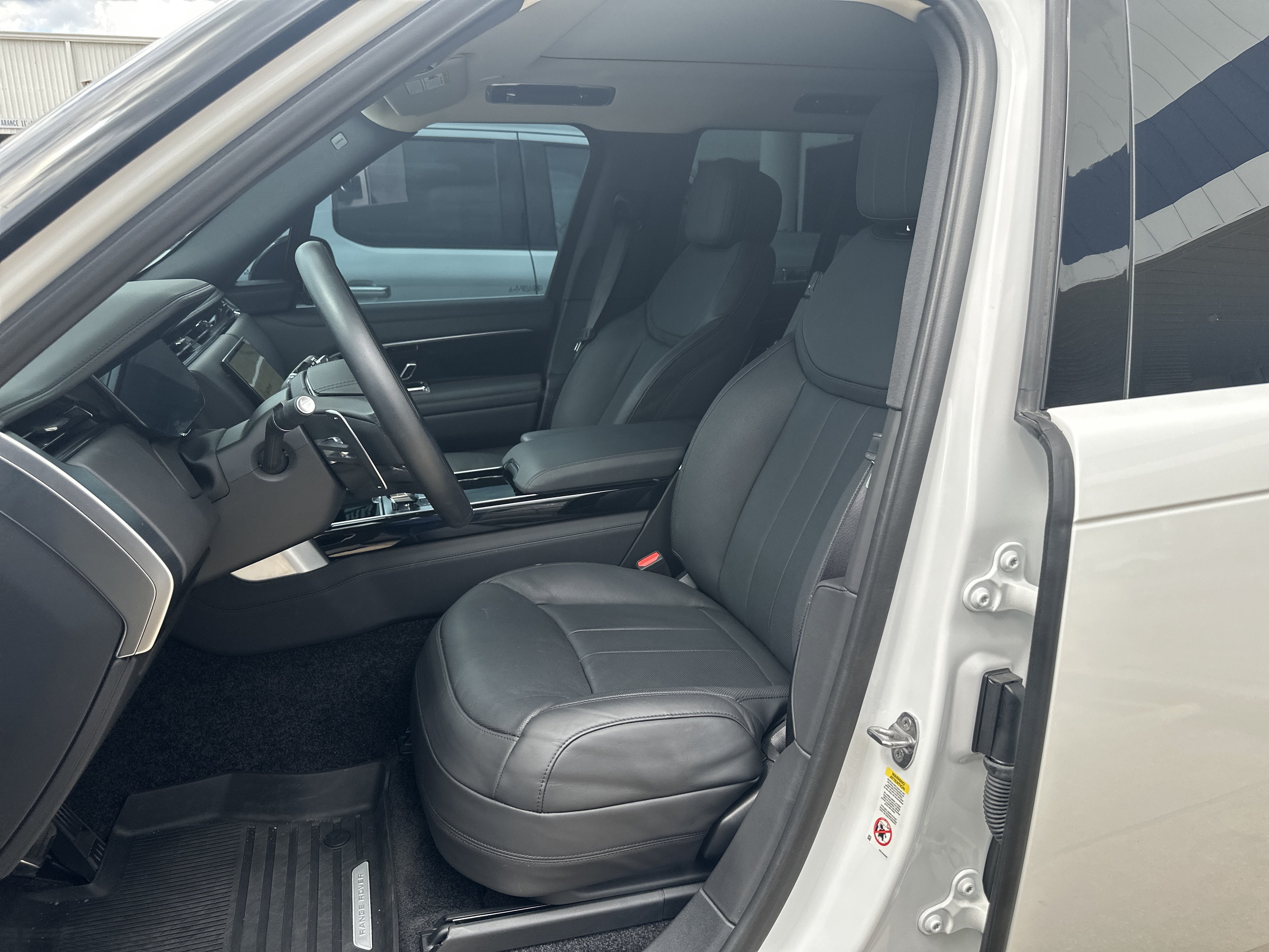2023 Land Rover Range Rover P530 SE