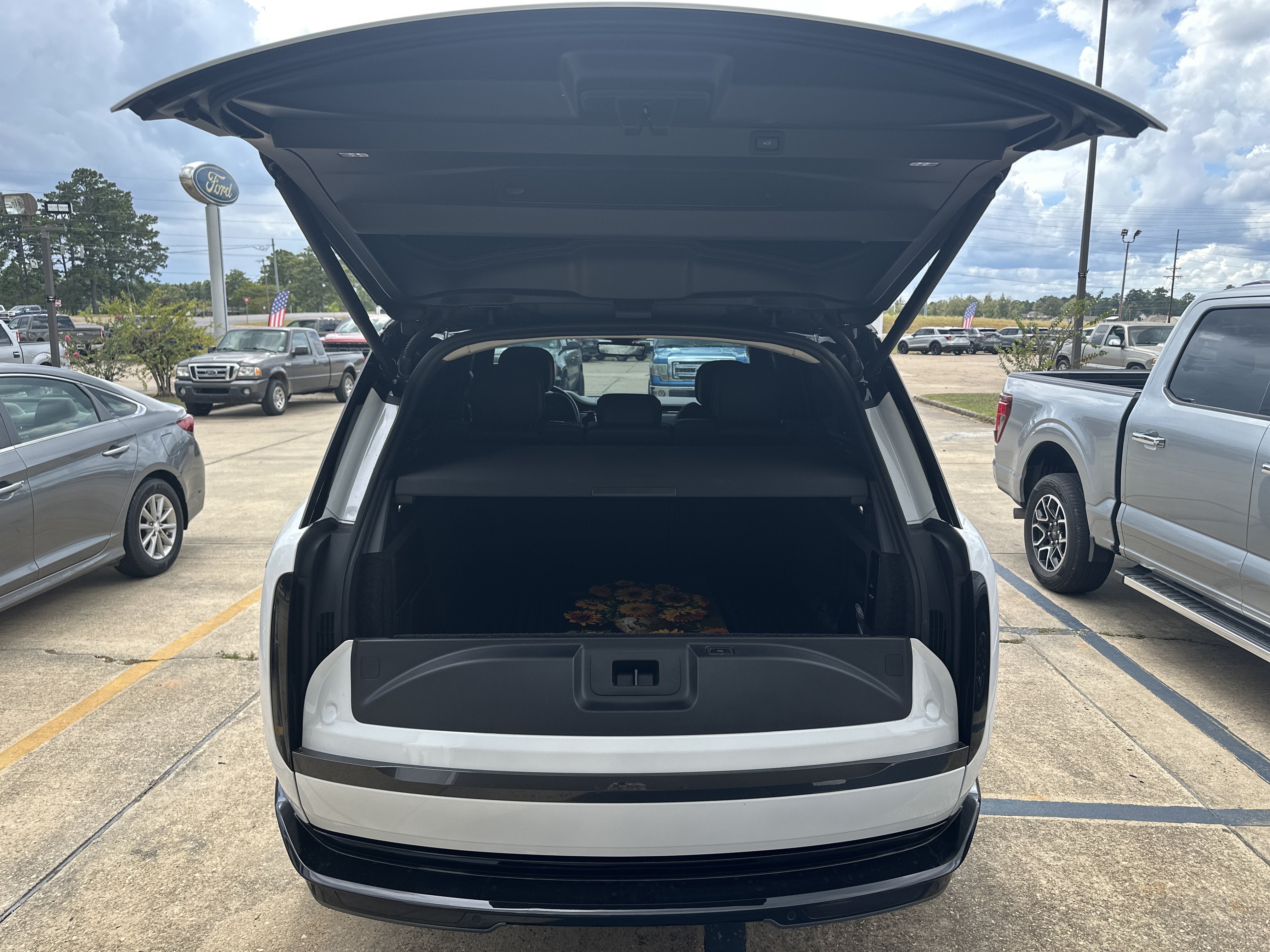 2023 Land Rover Range Rover P530 SE